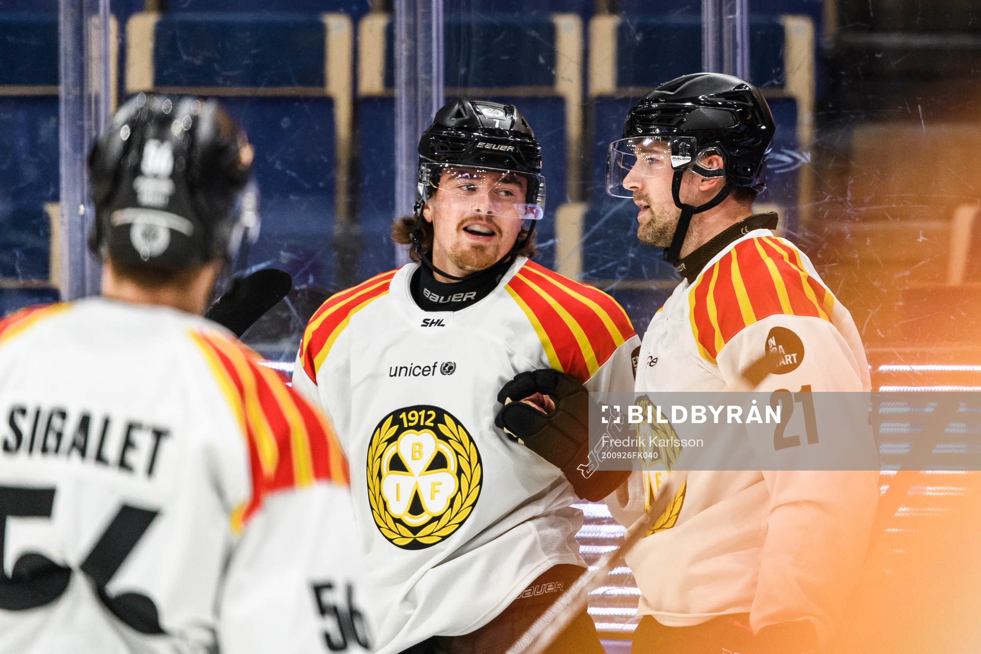 Brynäs Marcus Björk och Patrik Berglund jublar