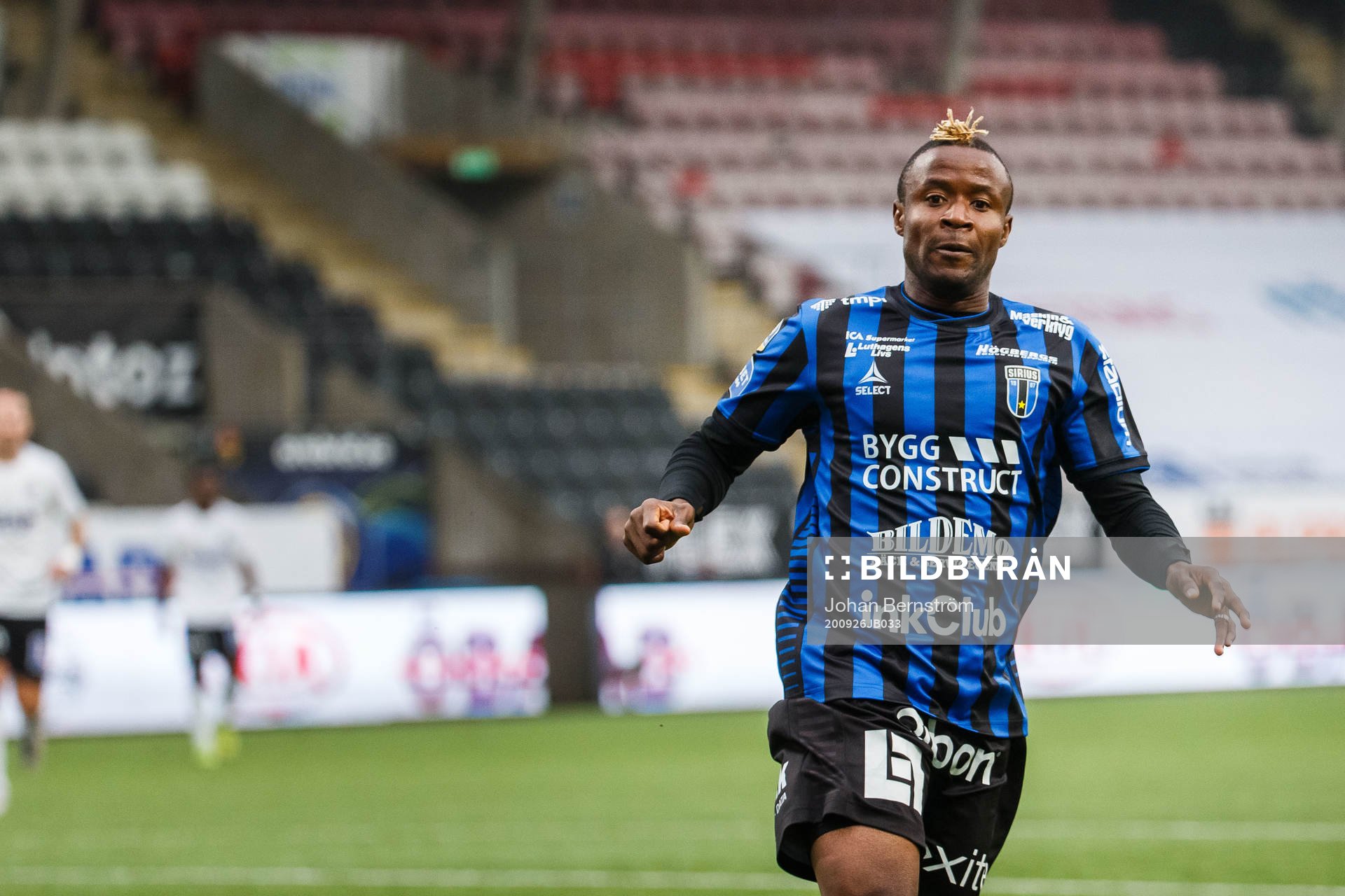 Sirius Kennedy Igboananike under fotbollsmatchen i Allsvenskan mellan Örebro och Sirius den 26 september 2020 i Örebro.