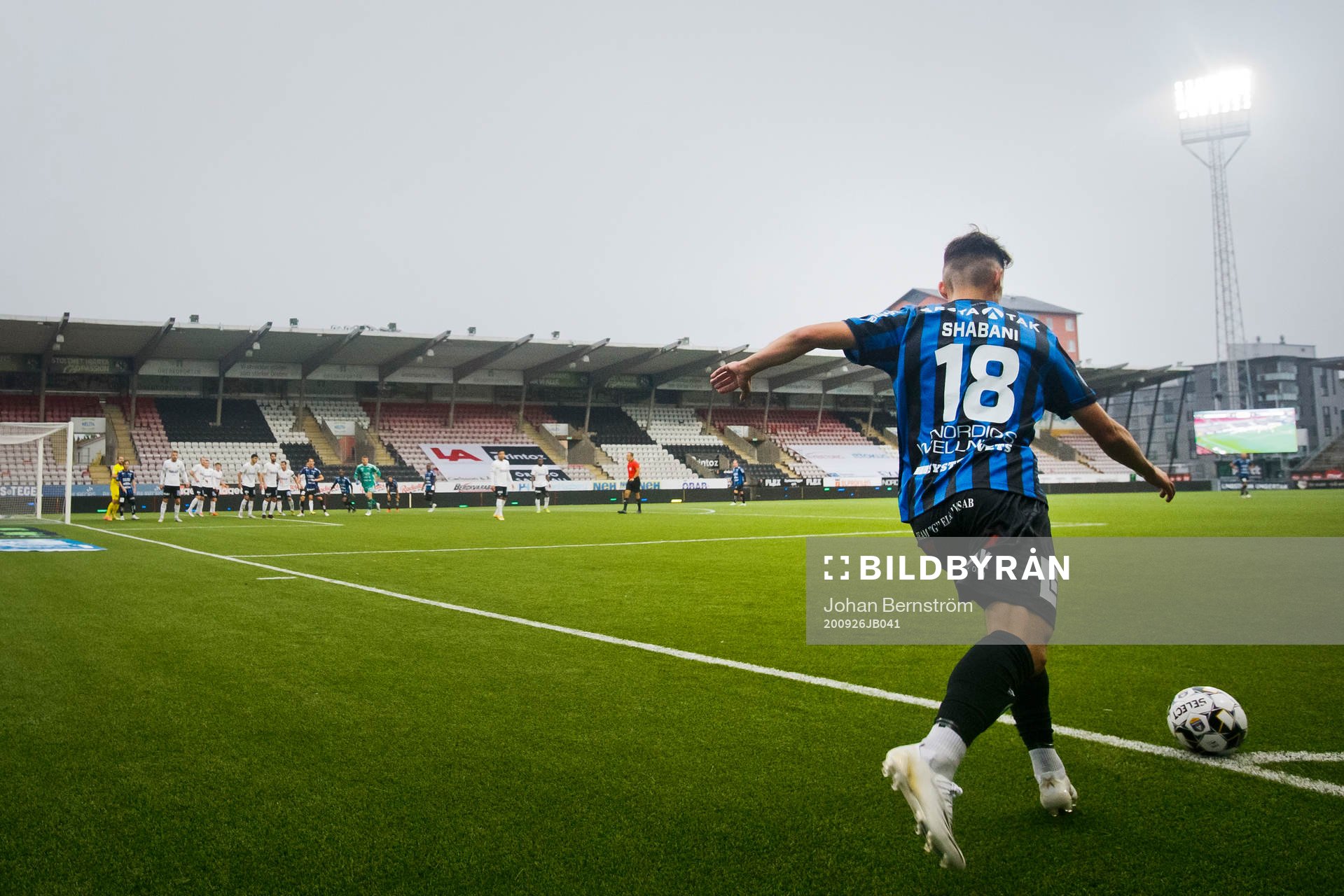 Sirius Laurent Shabani skjuter en hörna