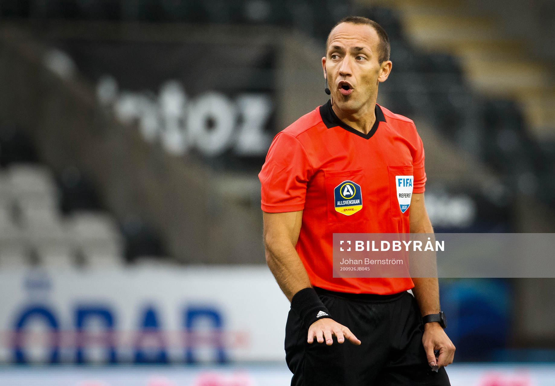 Domare Kaspar Sjöberg under fotbollsmatchen i Allsvenskan mellan Örebro och Sirius den 26 september 2020 i Örebro.