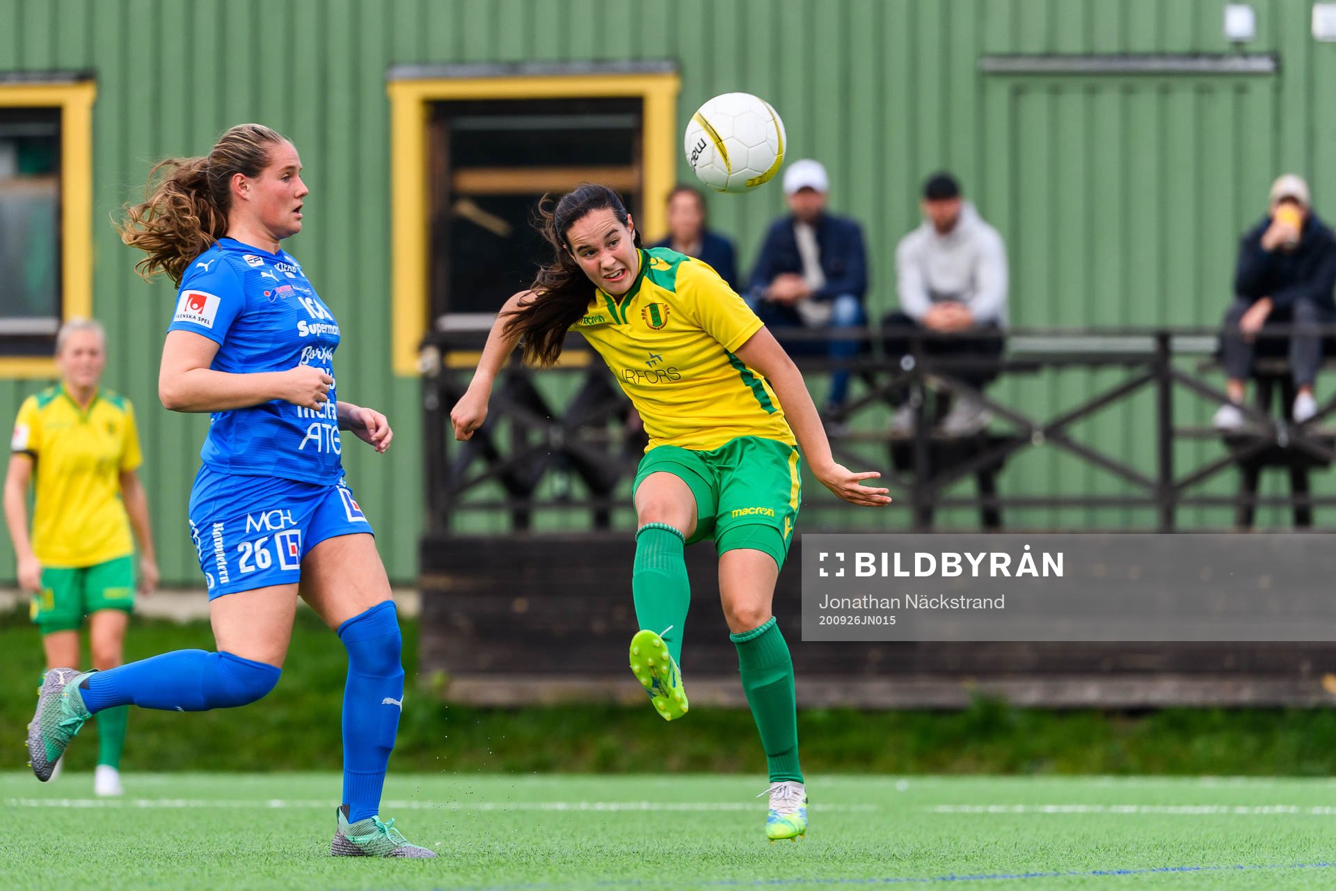 Bollstanäs Cassandra Larsson gör 1-0