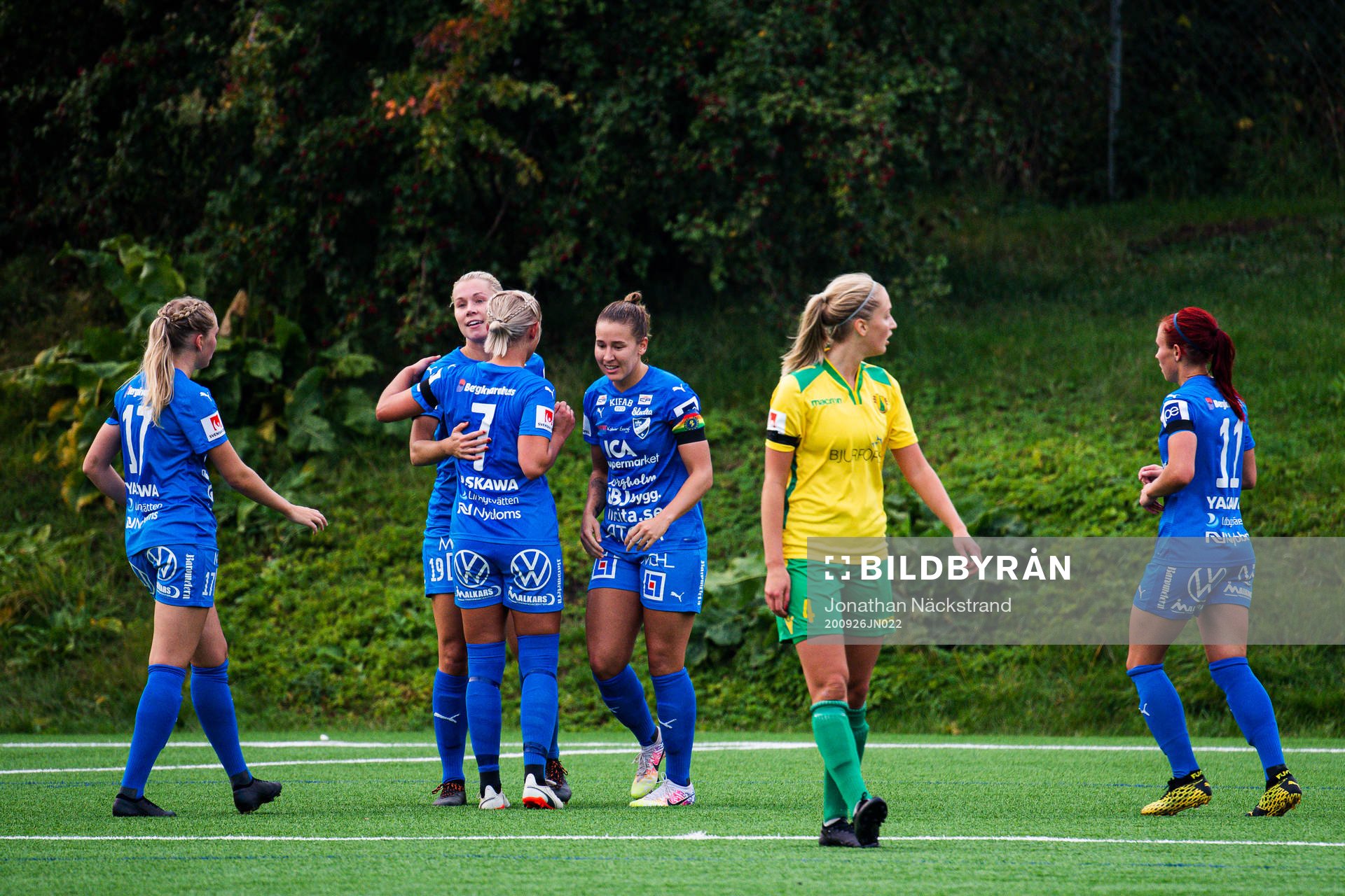 Kalmars Mimmi Asperot jublar med lagkamrater