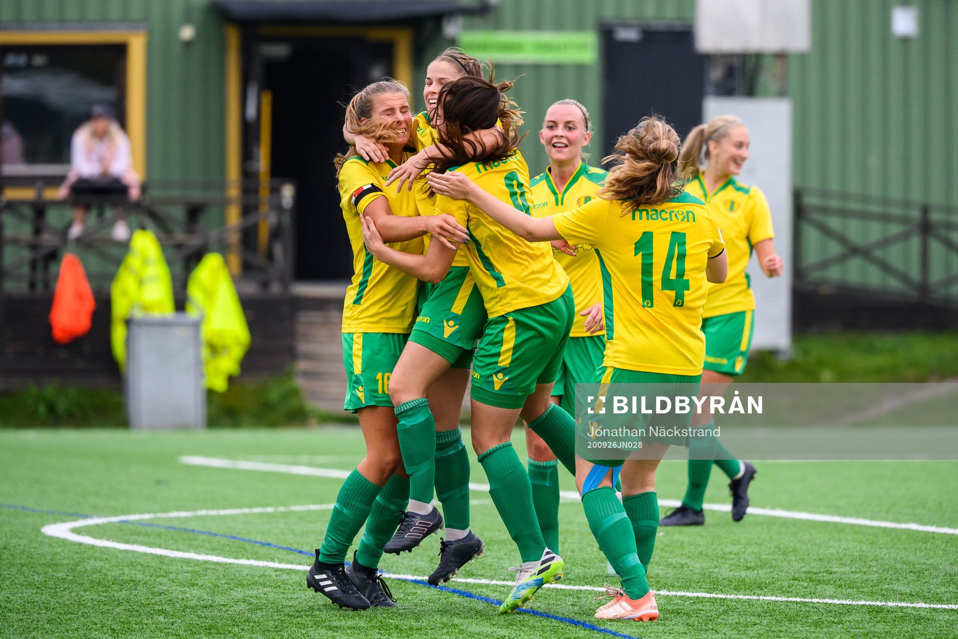 Bollstanäs spelare jublar