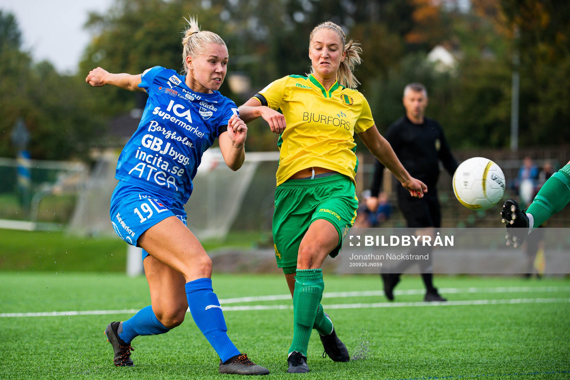 Kalmars Mimmi Asperot och Bollstanäs Thea Nyberg