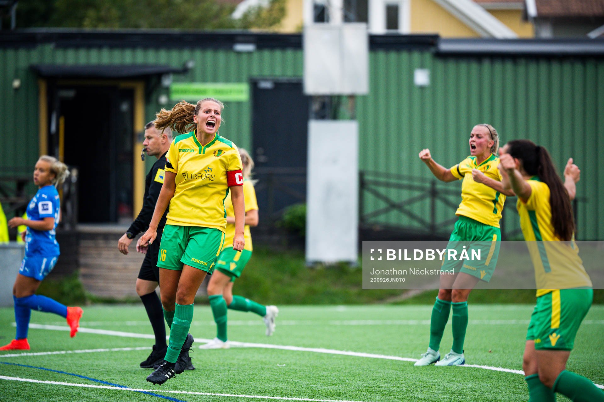 Bollstanäs spelare jublar