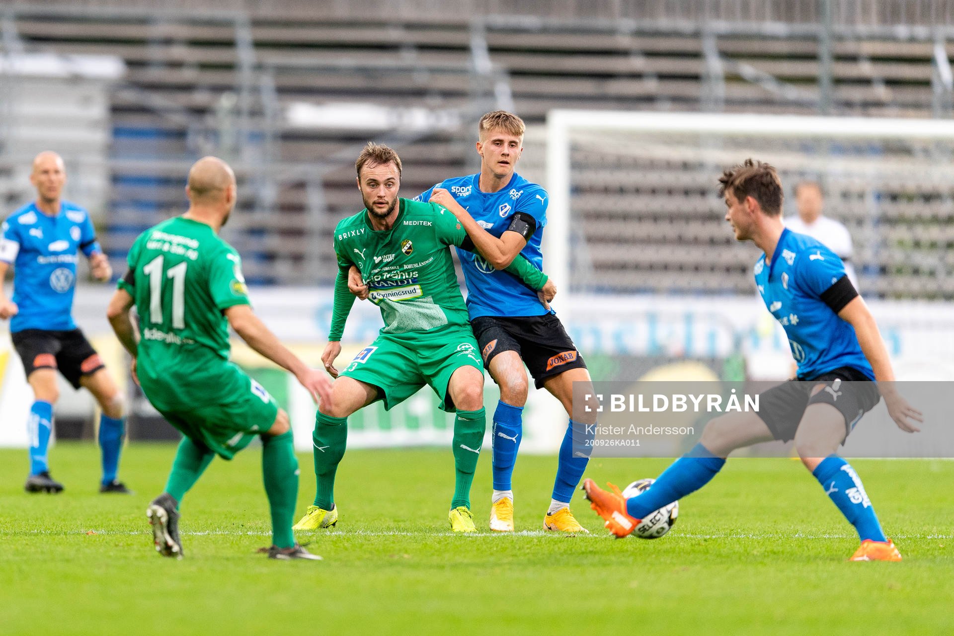 Ljungskiles Niklas Olsson och Halmstads Erik Ahlstrand