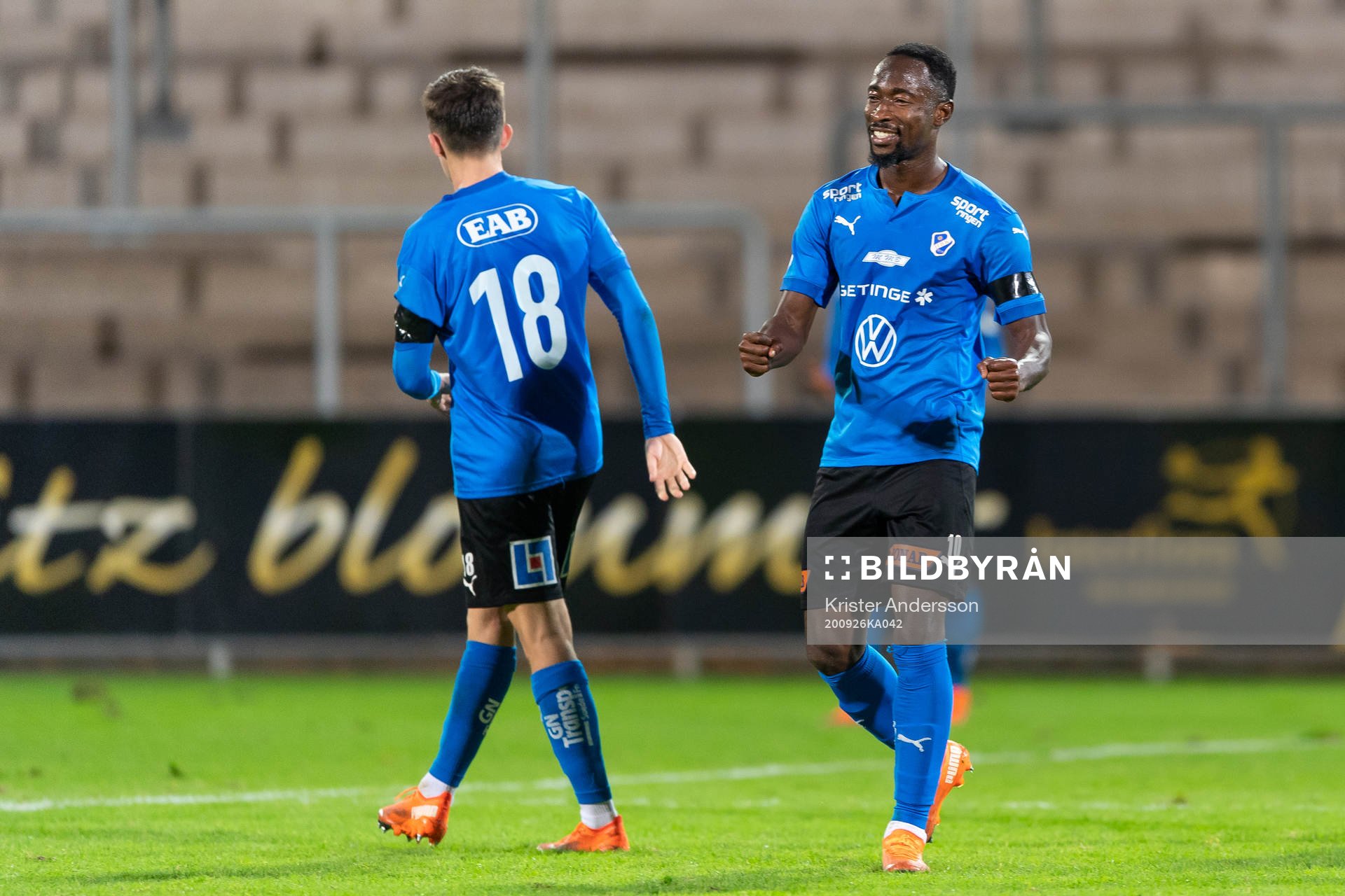 Halmstads Sadat Karim jublar efter fotbollsmatchen i Superettan  mellan Halmstad och Ljungskile den 26 september 2020 i Halmstad.