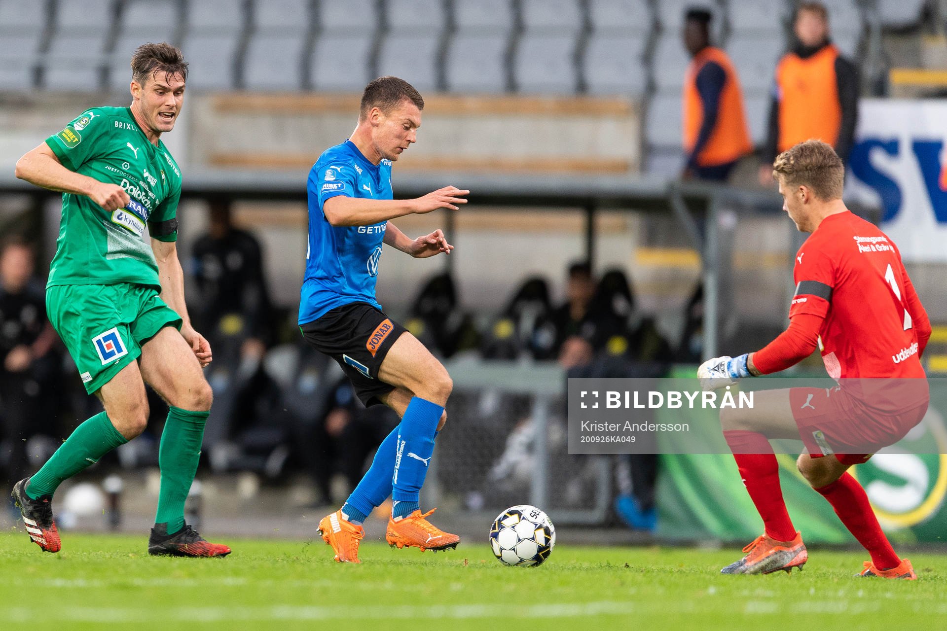Halmstads Samuel Kroon gör 1-0 under fotbollsmatchen i Superettan  mellan Halmstad och Ljungskile den 26 september 2020 i Halmstad.