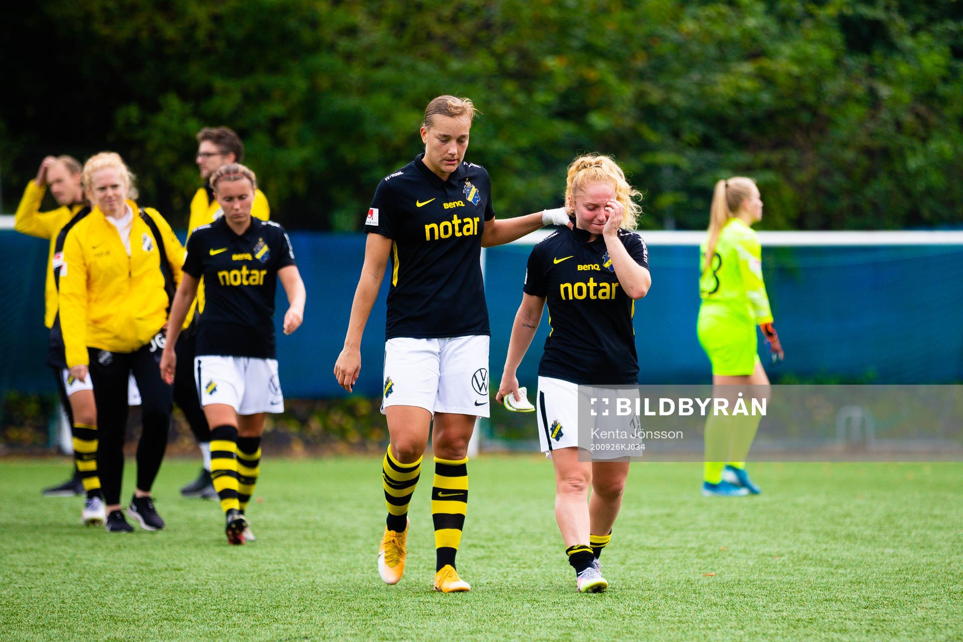 s Jenny Danielsson och Sophia Redenstrand deppar