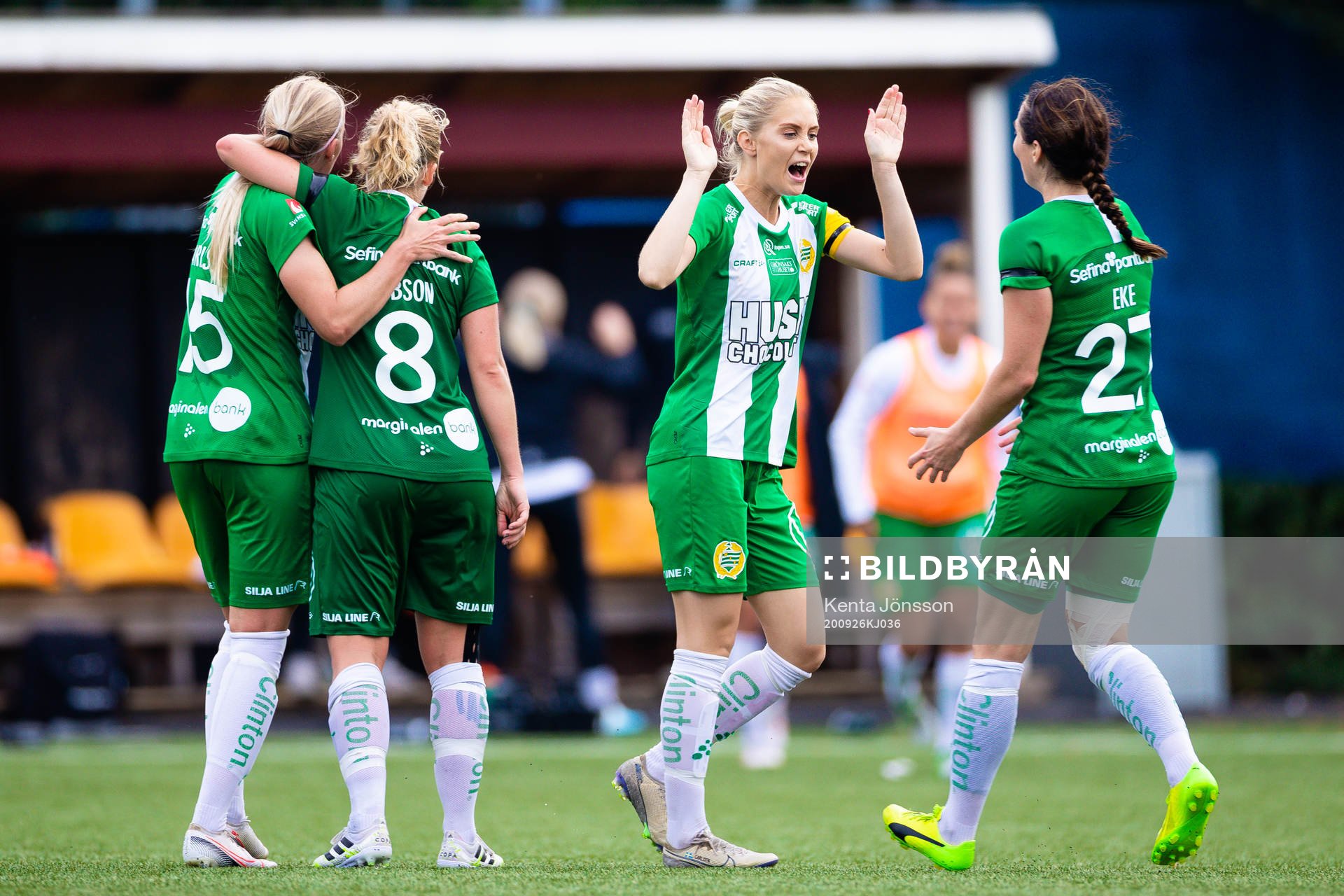 Hammarbys Alice Karlsson  jublar med Elsa Karlsson, Ellen