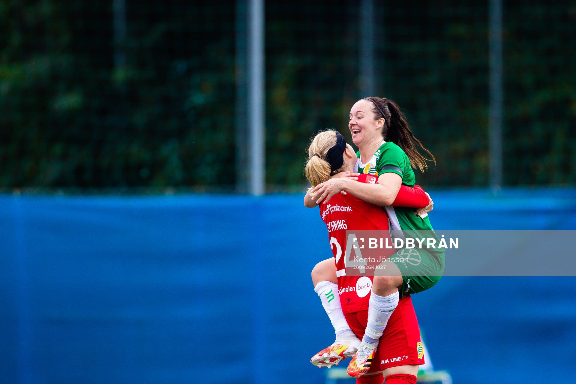 Hammarbys Britta Gynning och June Pedersen jublar