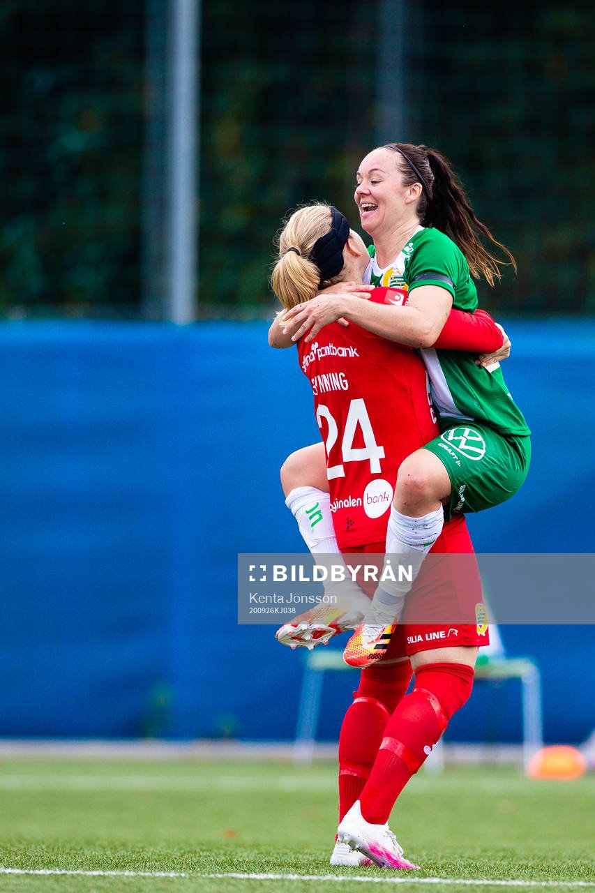 Hammarbys Britta Gynning och June Pedersen jublar