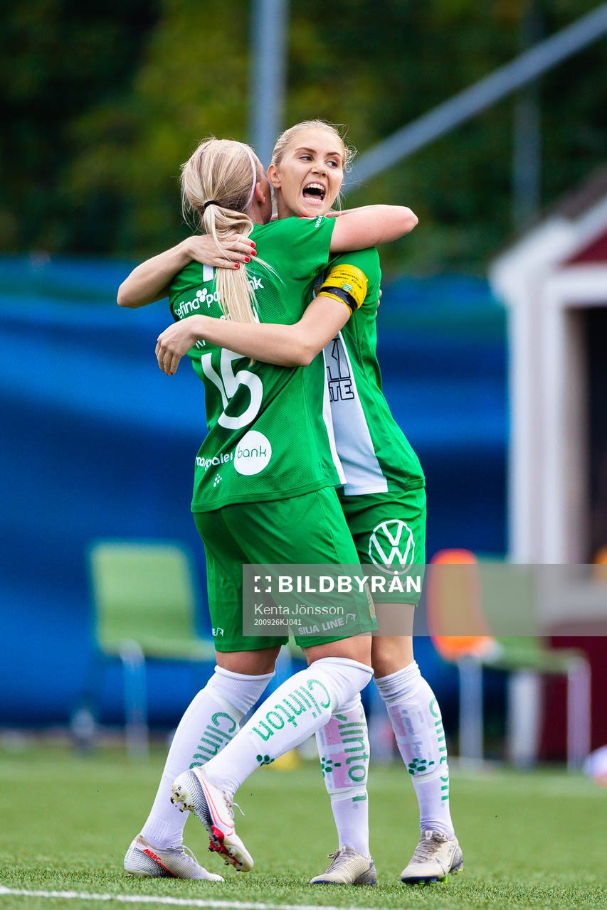 Hammarbys Elsa Karlsson och Alice Karlsson  jublar