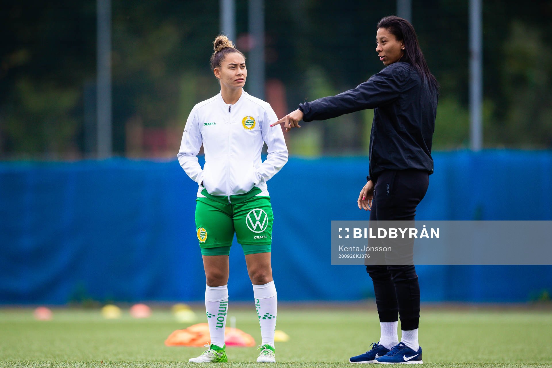 Hammarbys Carol Rodrigues (v) och Raiza Santos da Silva (h)