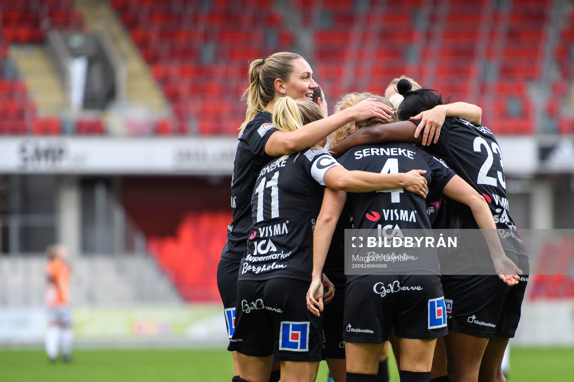 Växjös Ria Öling jublar med lagkamrater