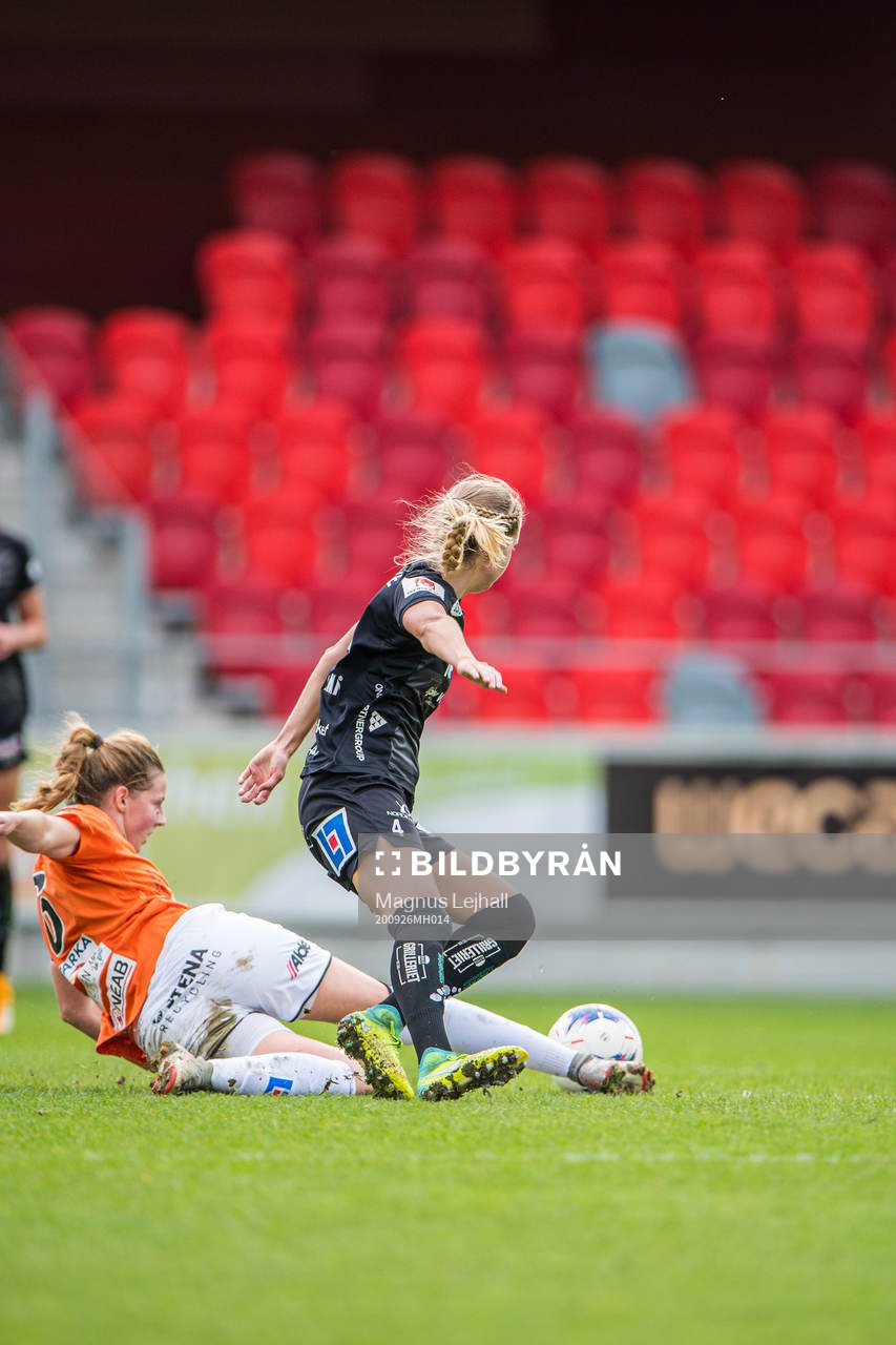 Växjös Ria Öling  och Kristianstads Amanda Edgren