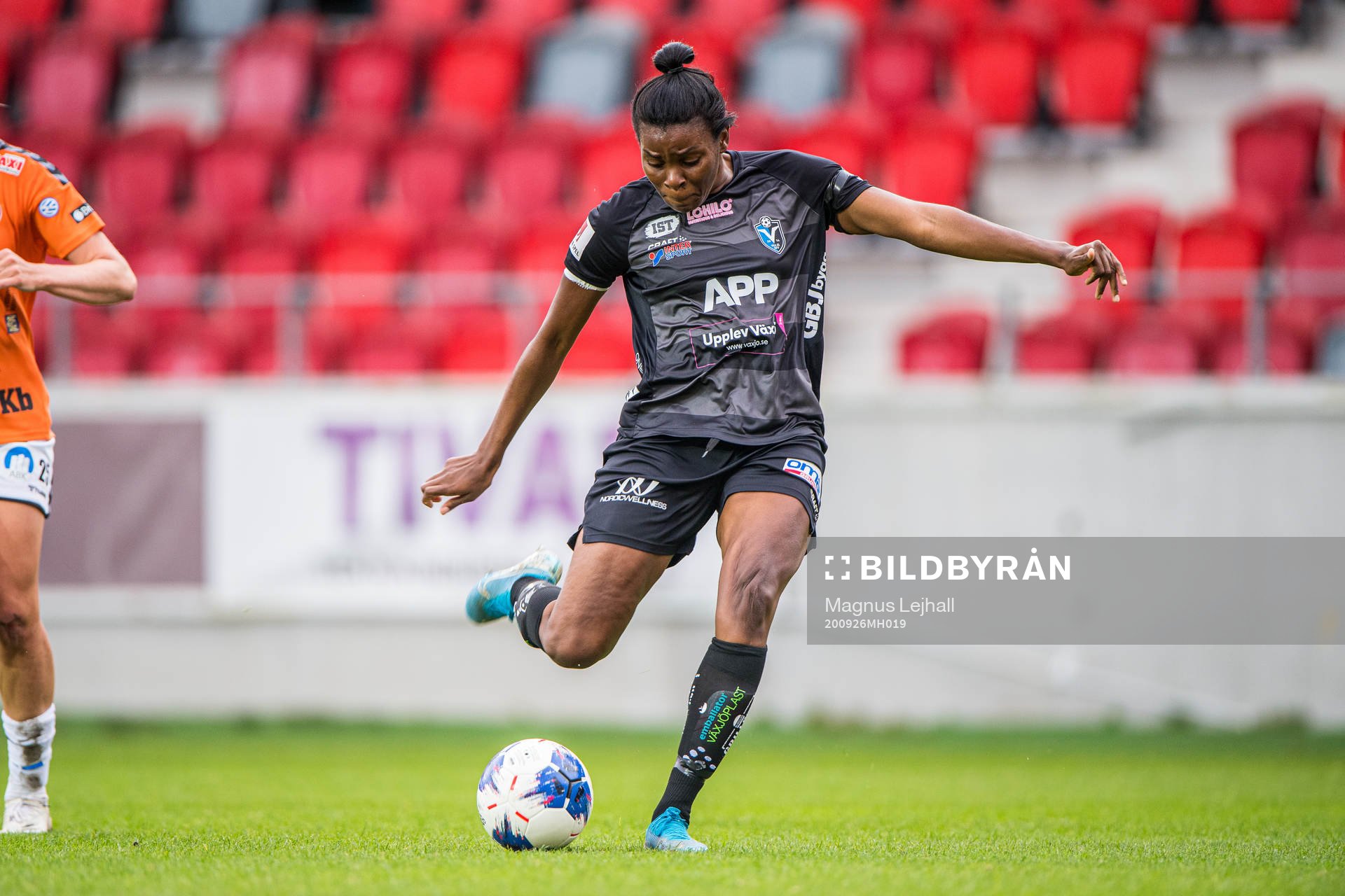 Växjös Ini-Abasi Umotong under fotbollsmatchen i Damallsvenskan mellan Växjö och Kristianstad den 26 september 2020 i Växjö.