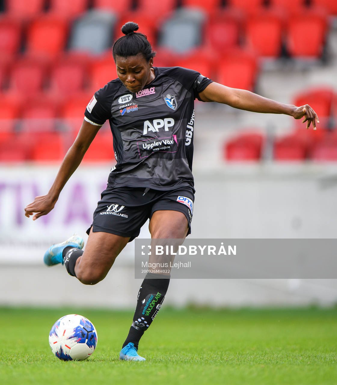 Växjös Ini-Abasi Umotong under fotbollsmatchen i Damallsvenskan mellan Växjö och Kristianstad den 26 september 2020 i Växjö.