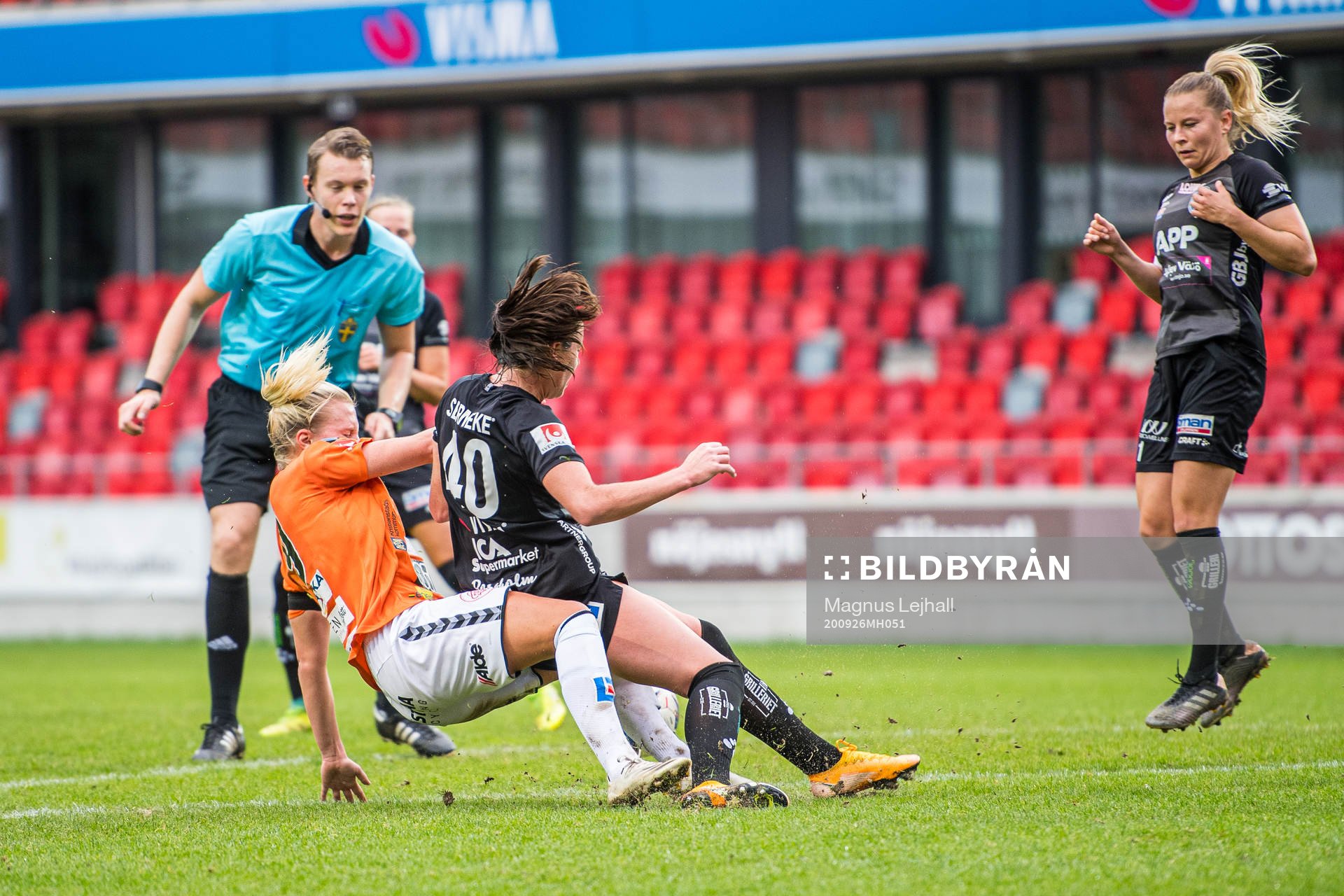 Domare Oscar Johnson, Kristianstads Josefine Rybrink och
