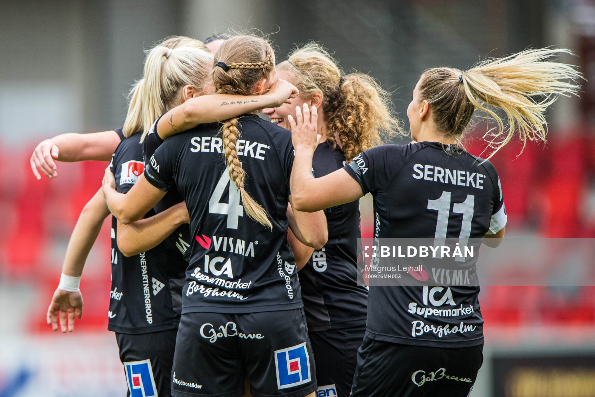 Växjös Amanda Johnsson Haar jublar med lagkamrater