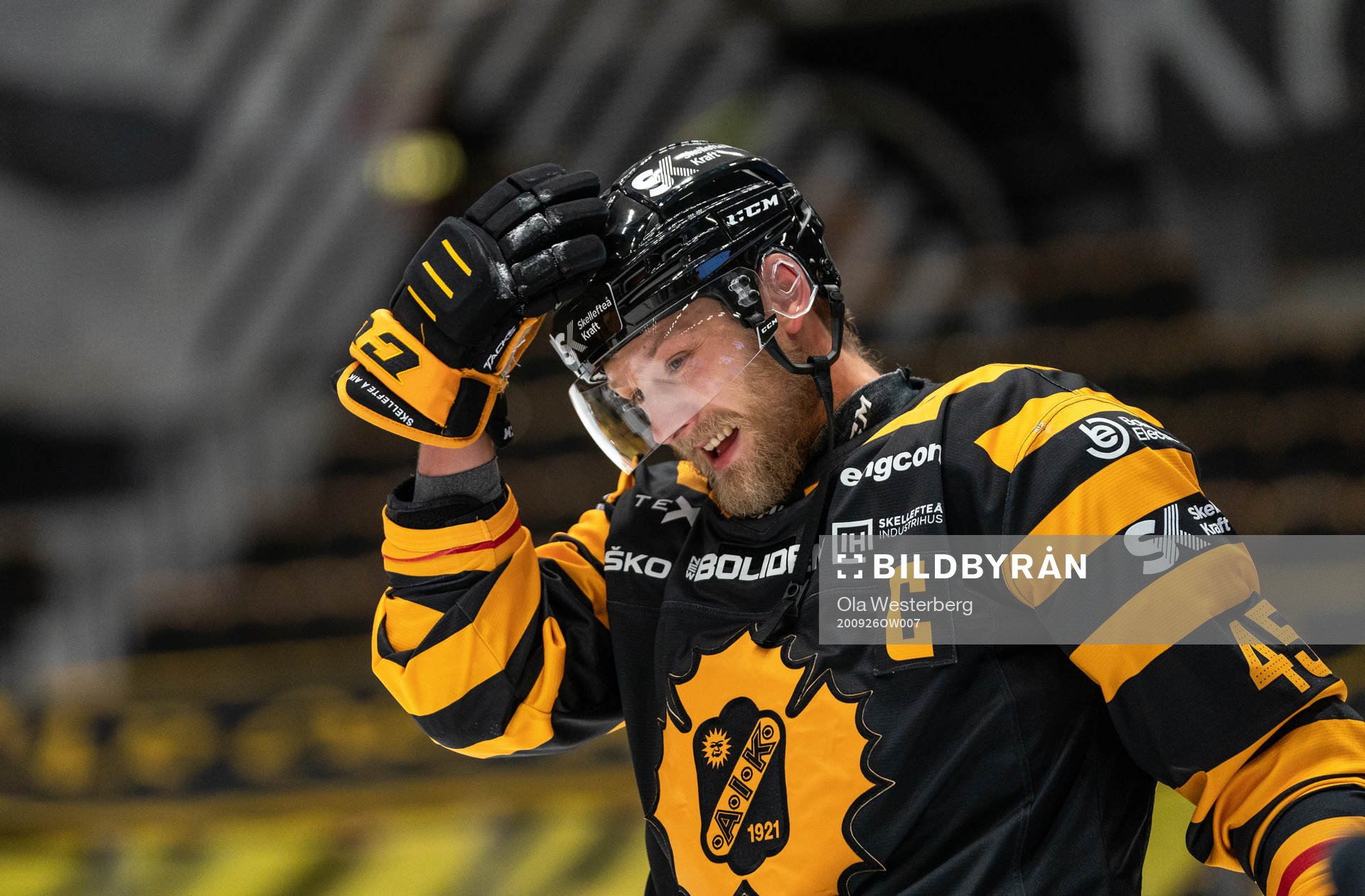 Skellefteås Oscar Möller före ishockeymatchen i SHL