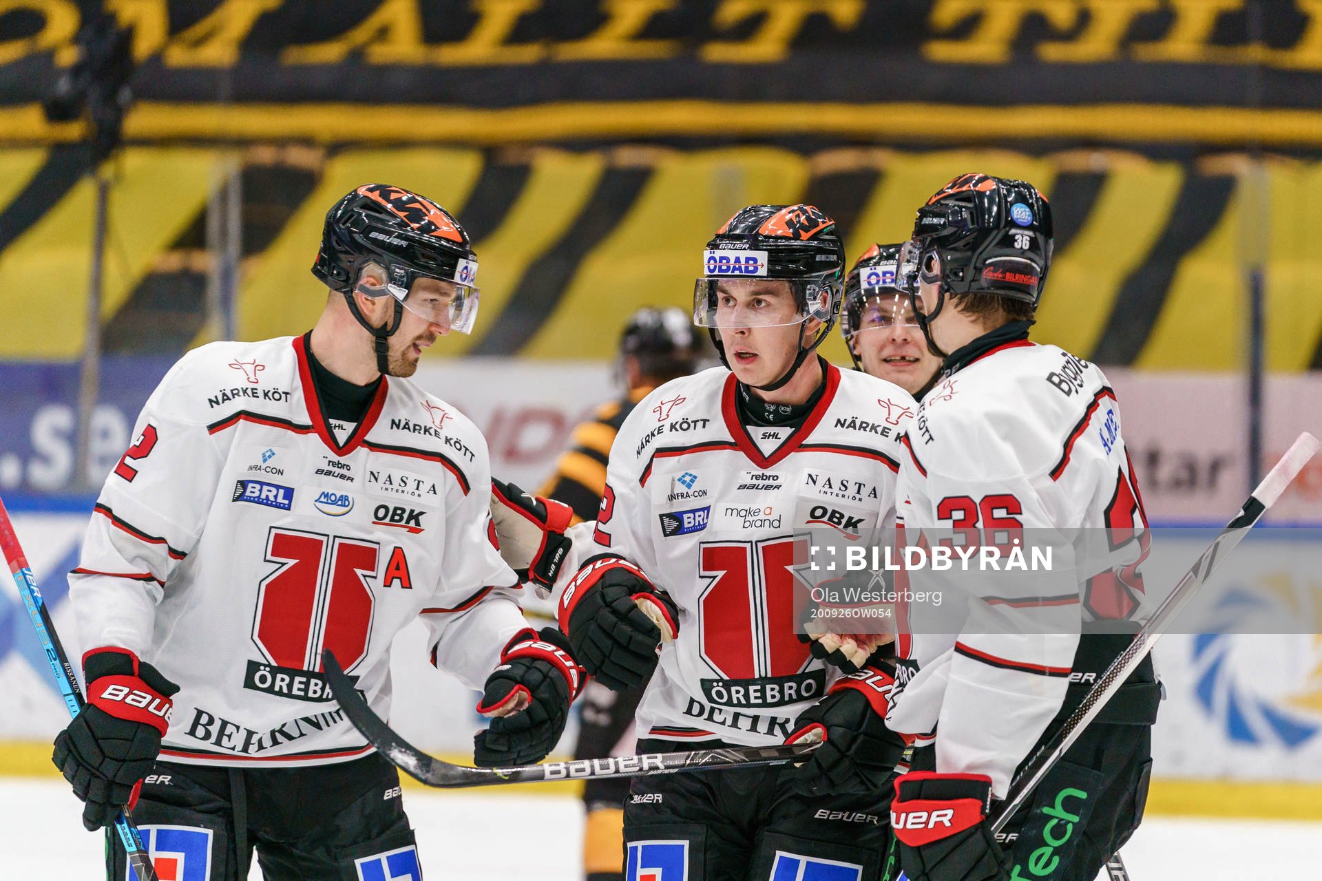 Örebros Robert Leino jublar
