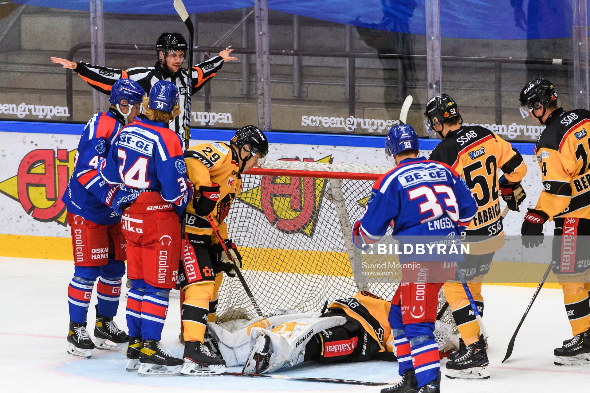 Luleås målvakt David Rautio med en räddning