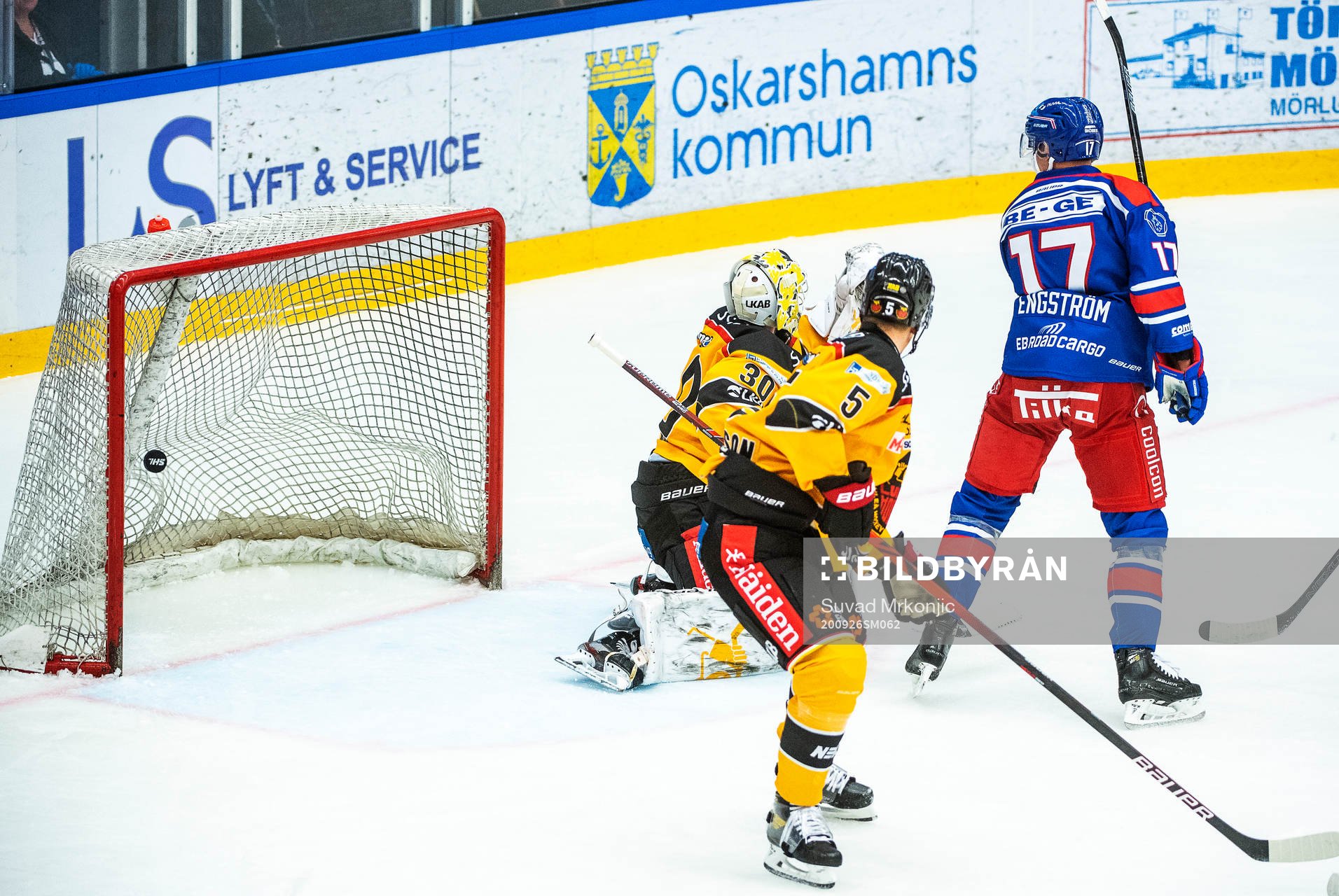 Oskarshamns Kim Strömberg (ej i bild) gör här 2-2 bakom