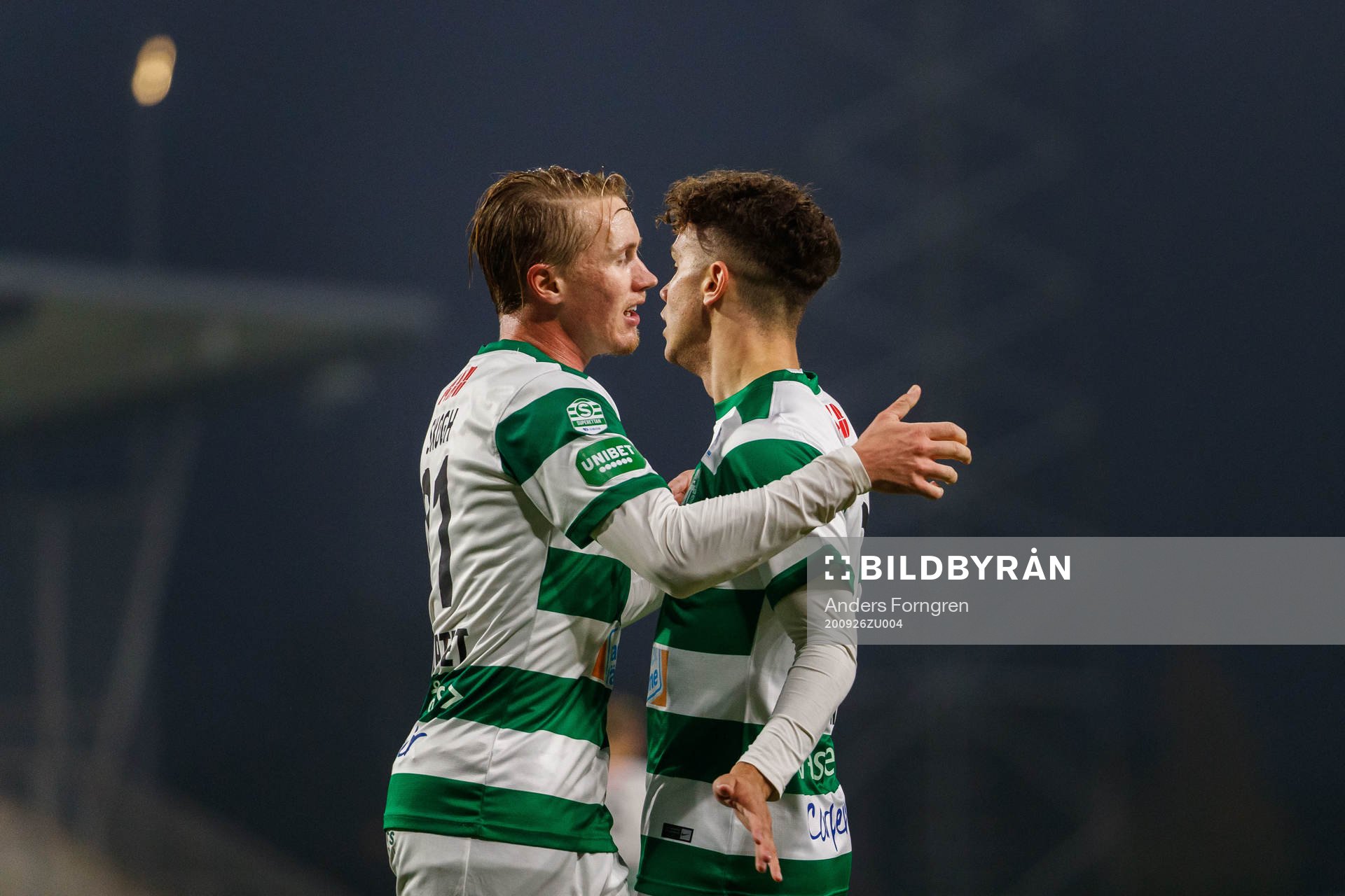 Västerås Emil Skogh och Justin Salmon jublar