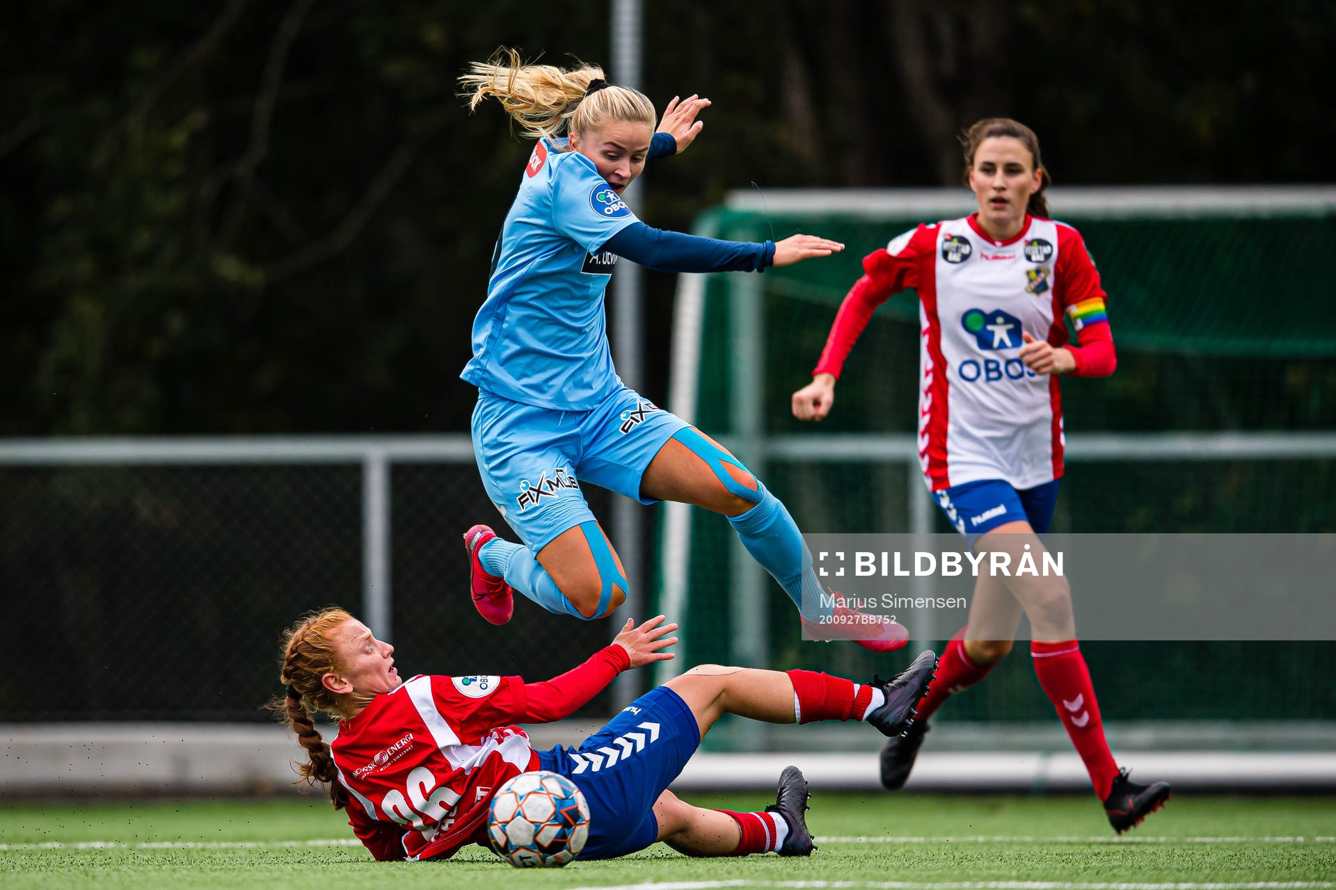 Laura Gashi of Lyn and Anna Langås Jøsendal of Avaldsnes