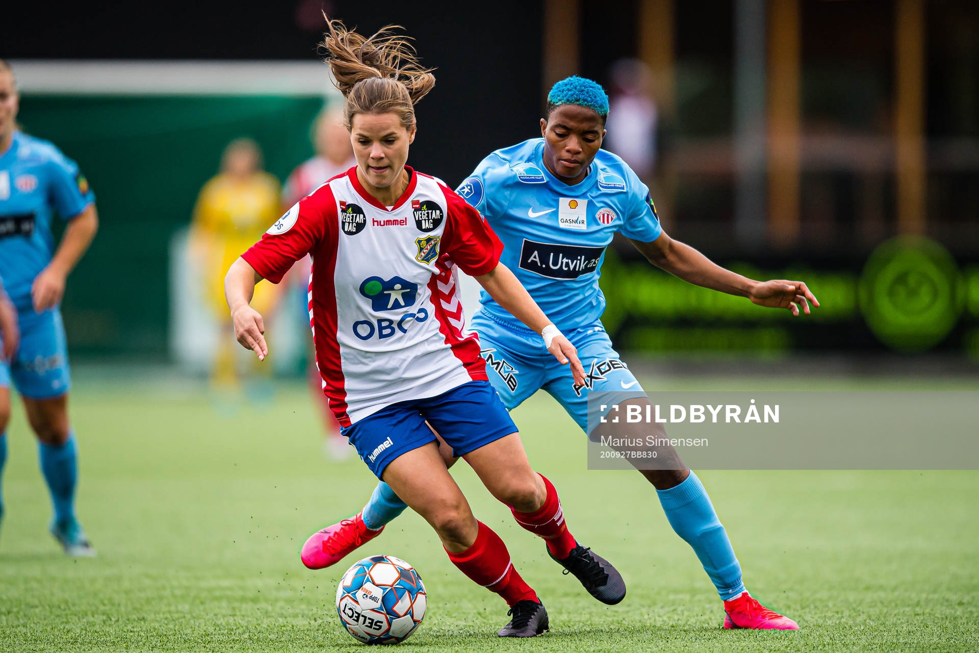Ingrid Bakke of Lyn and Rasheedat Busayo Ajibade of