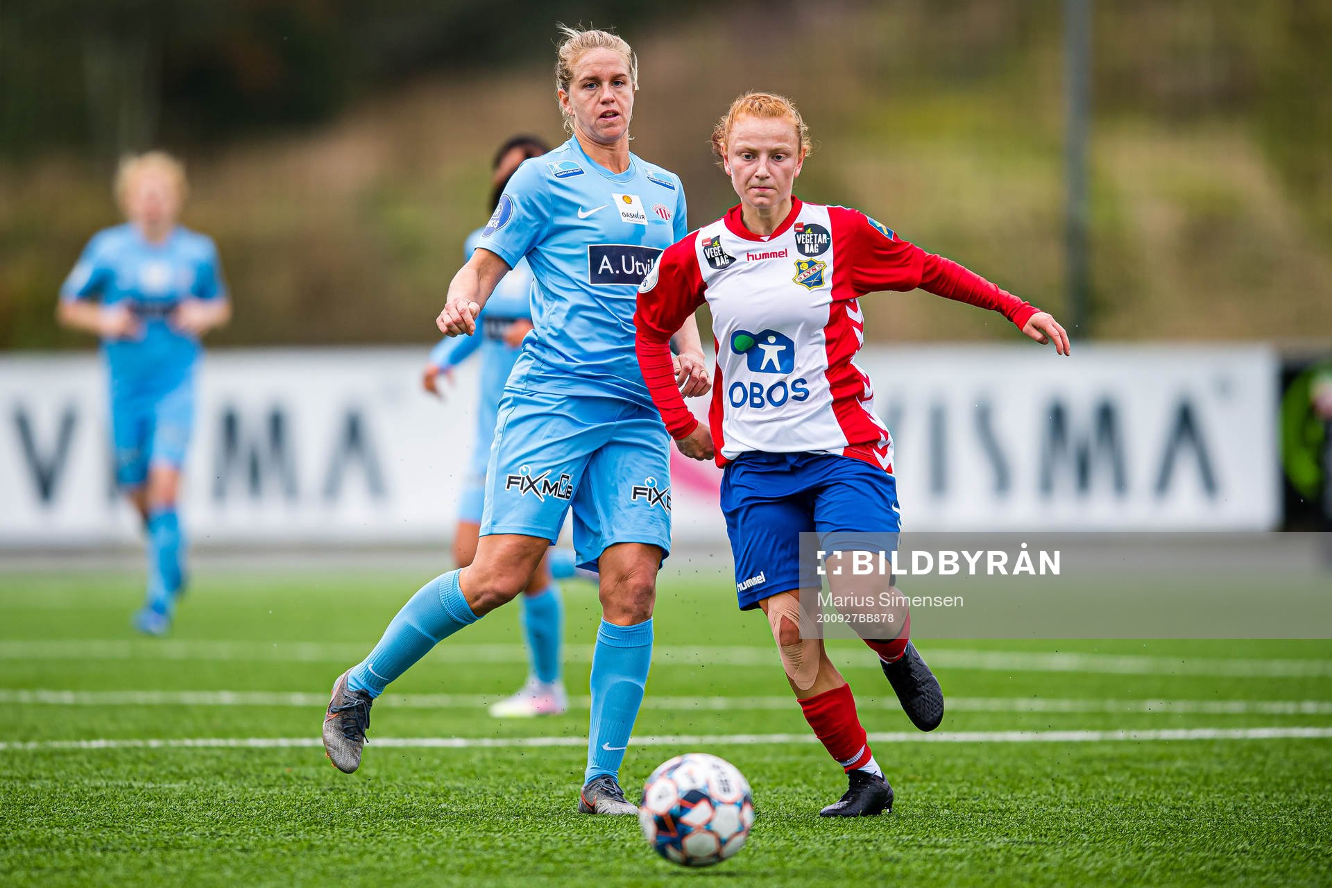 Elise Hove Thorsnes of Avaldsnes and Laura Gashi of Lyn