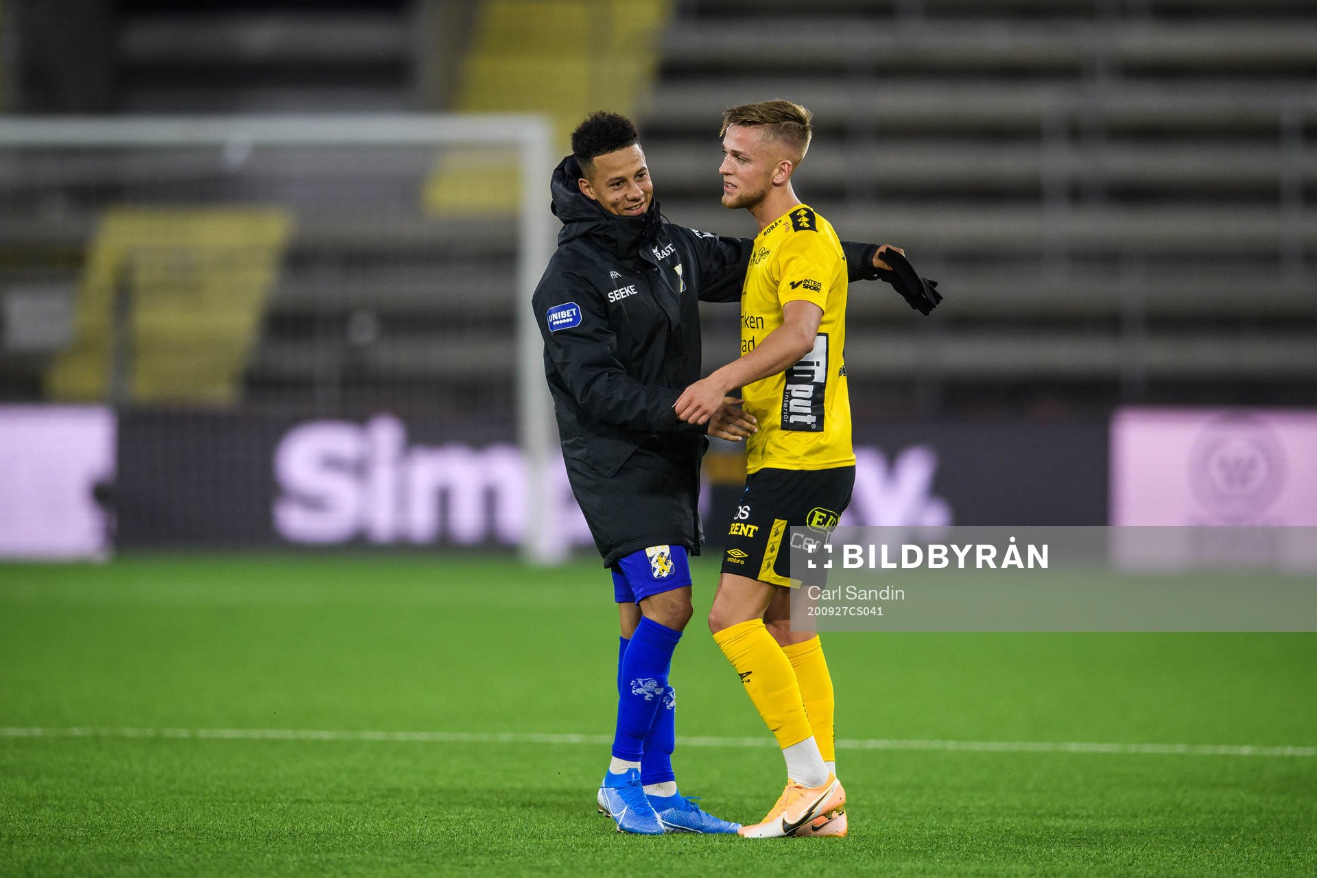 IFK Göteborg Tobias Sana och Elfsborgs Jesper Karlsson efter fotbollsmatchen i Allsvenskan mellan Elfsborg och IFK Göteborg den 27 september 2020 i Borås.