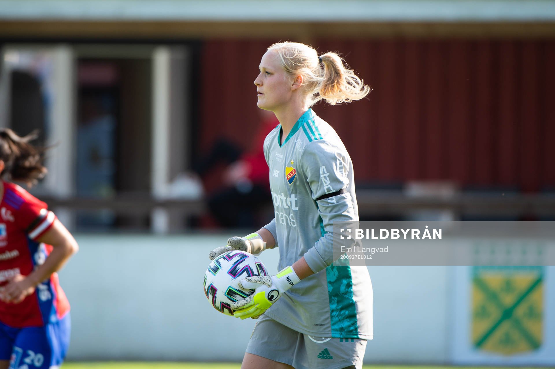 Djurgårdens målvakt Kathrine Östergaard Larsen under fotbollsmatchen i Damallsvenskan mellan Vittsjö och Djurgården den 27 september 2020 i Vittsjö.