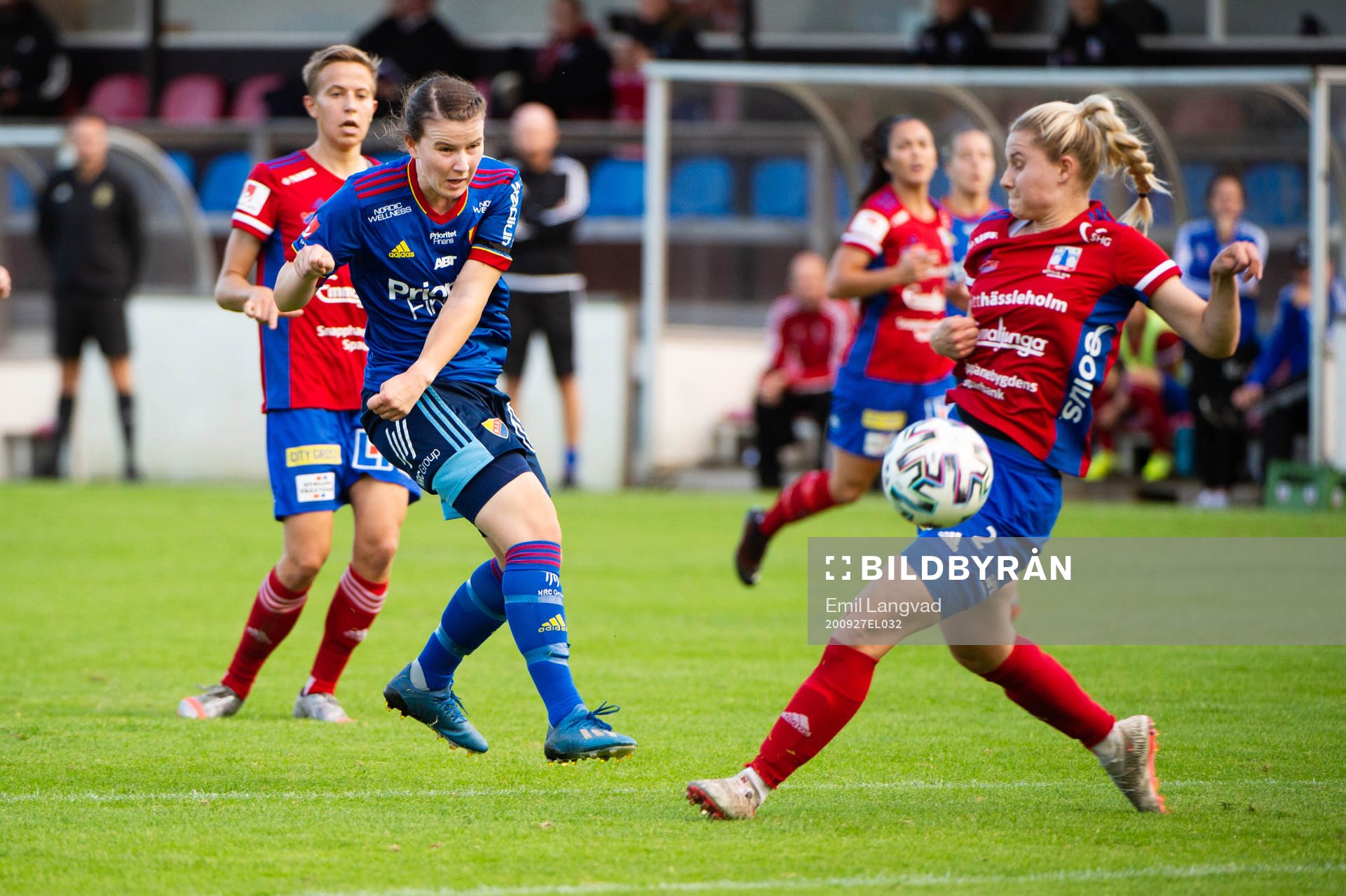 Djurgårdens Frida Boriero och Vittsjös Mie Leth Jans