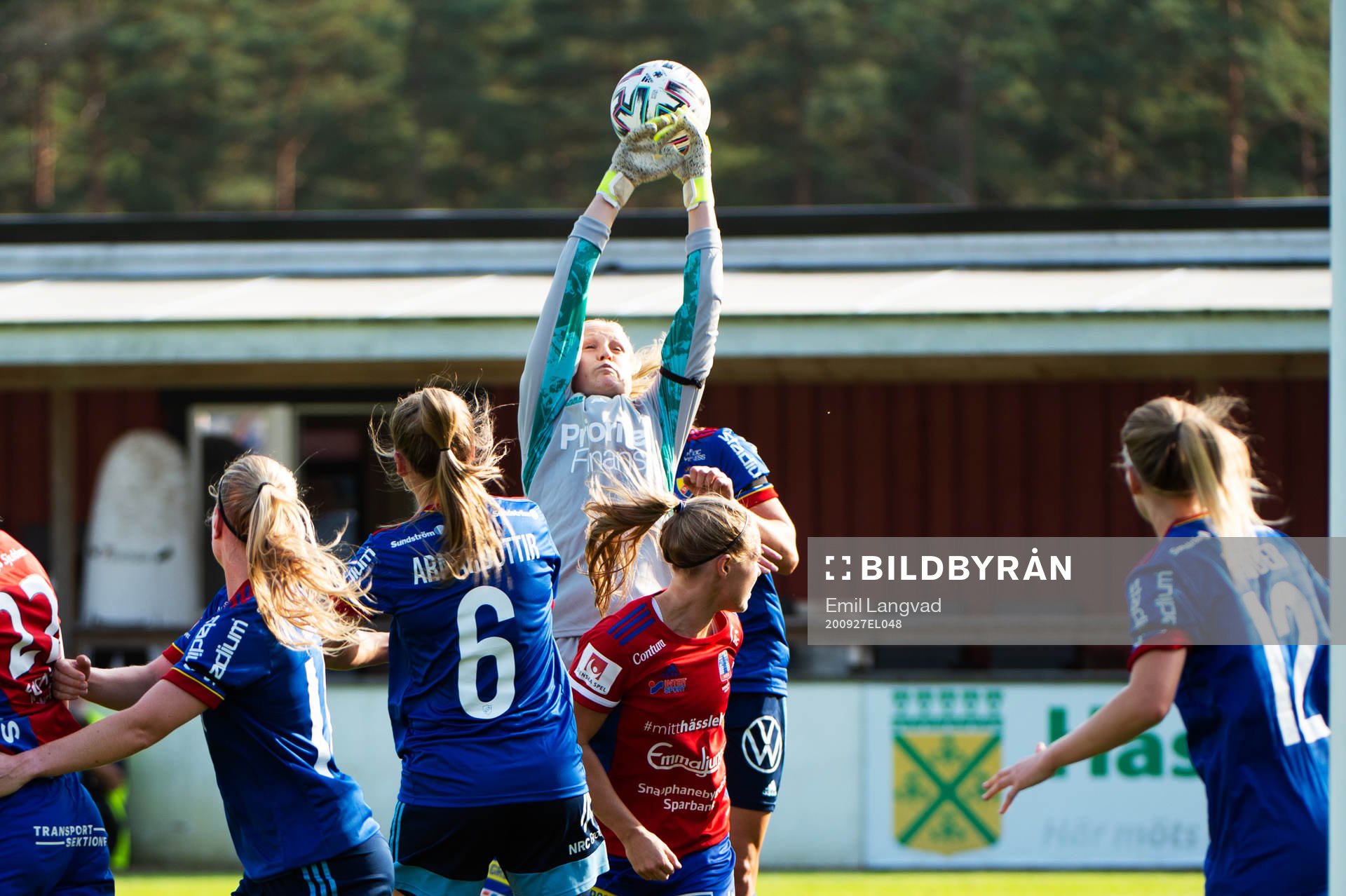 Djurgårdens målvakt Kathrine Östergaard Larsen under fotbollsmatchen i Damallsvenskan mellan Vittsjö och Djurgården den 27 september 2020 i Vittsjö.