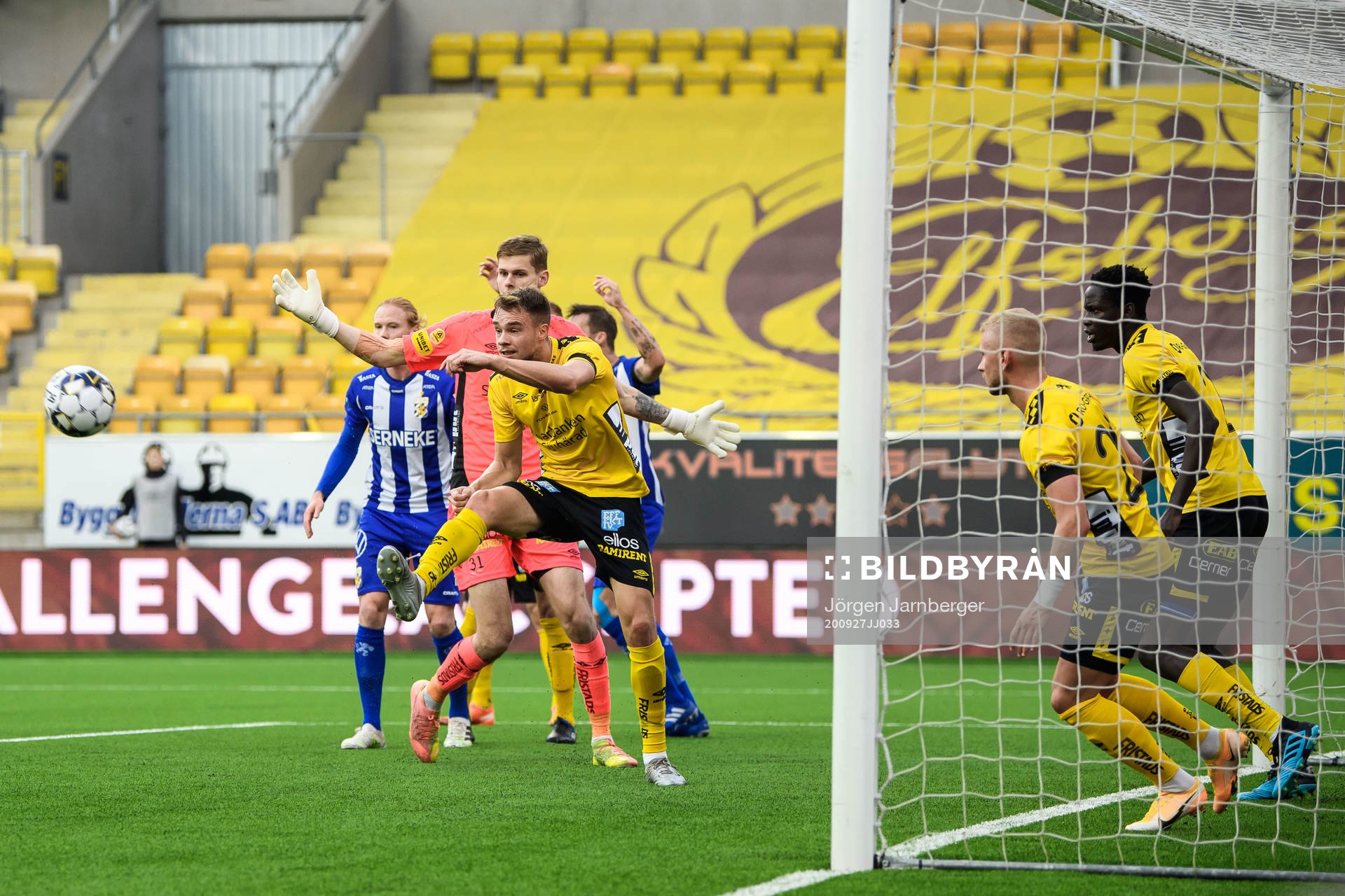 Elfsborgs Leo Väisänen rensar