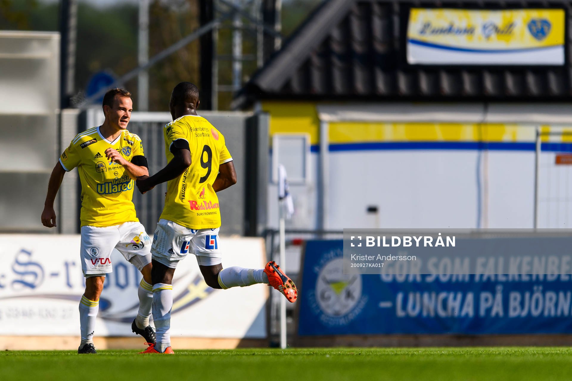 Falkenbergs Anton Wede jublar efter 1-0 under fotbollsmatchen i Allsvenskan mellan Falkenberg och Hammarby den 27 september 2020 i Falkenberg.