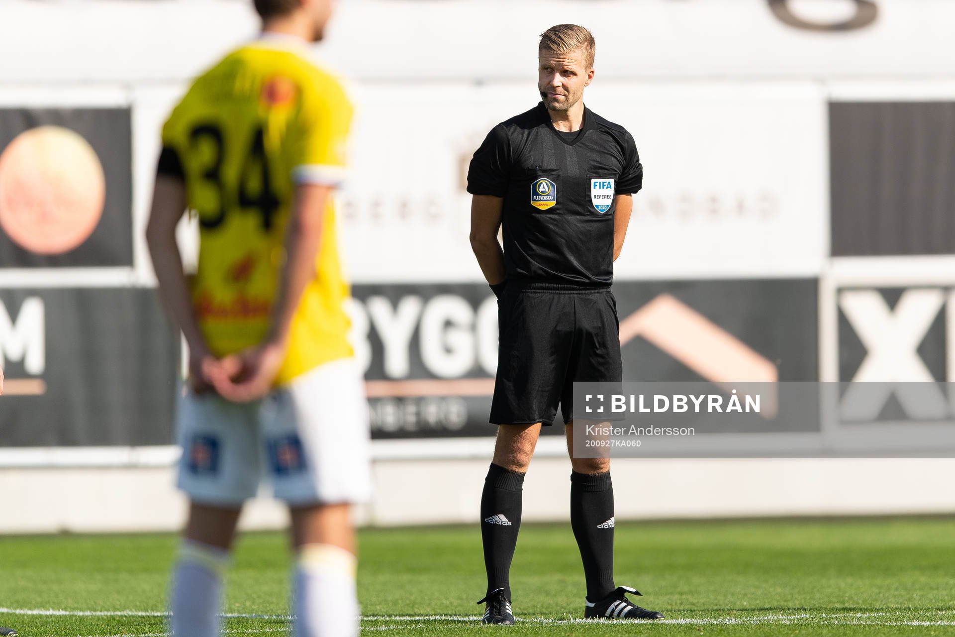 Domare Glenn Nyberg före fotbollsmatchen i Allsvenskan