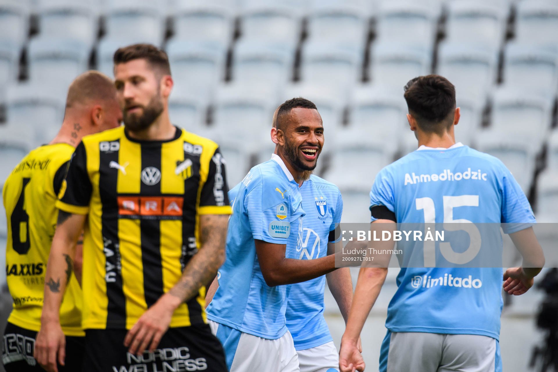 Malmö FFs Isaac Kiese Thelin jublar med lagkamrater
