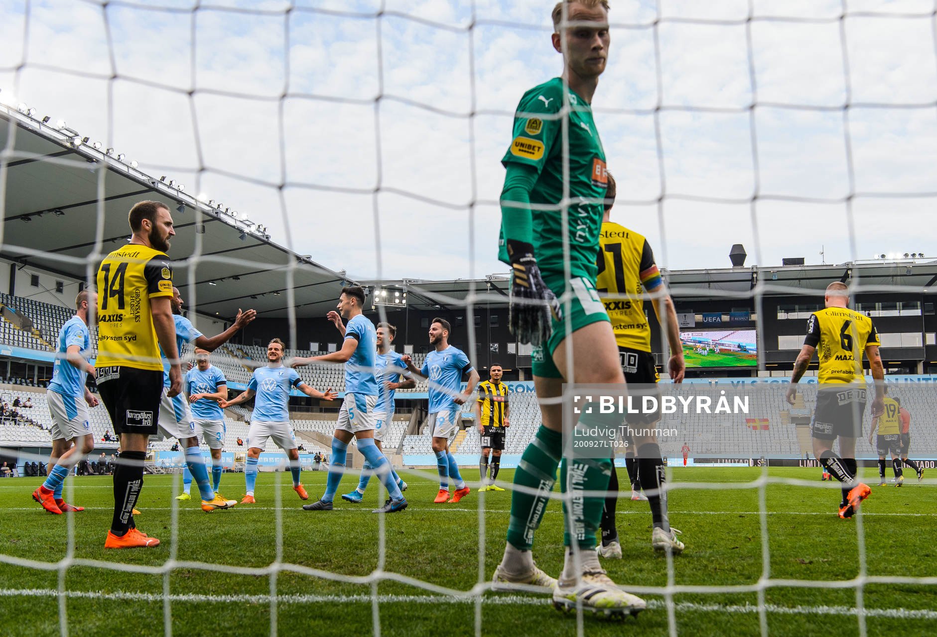 Malmö FFs Isaac Kiese Thelin jublar med lagkamrater