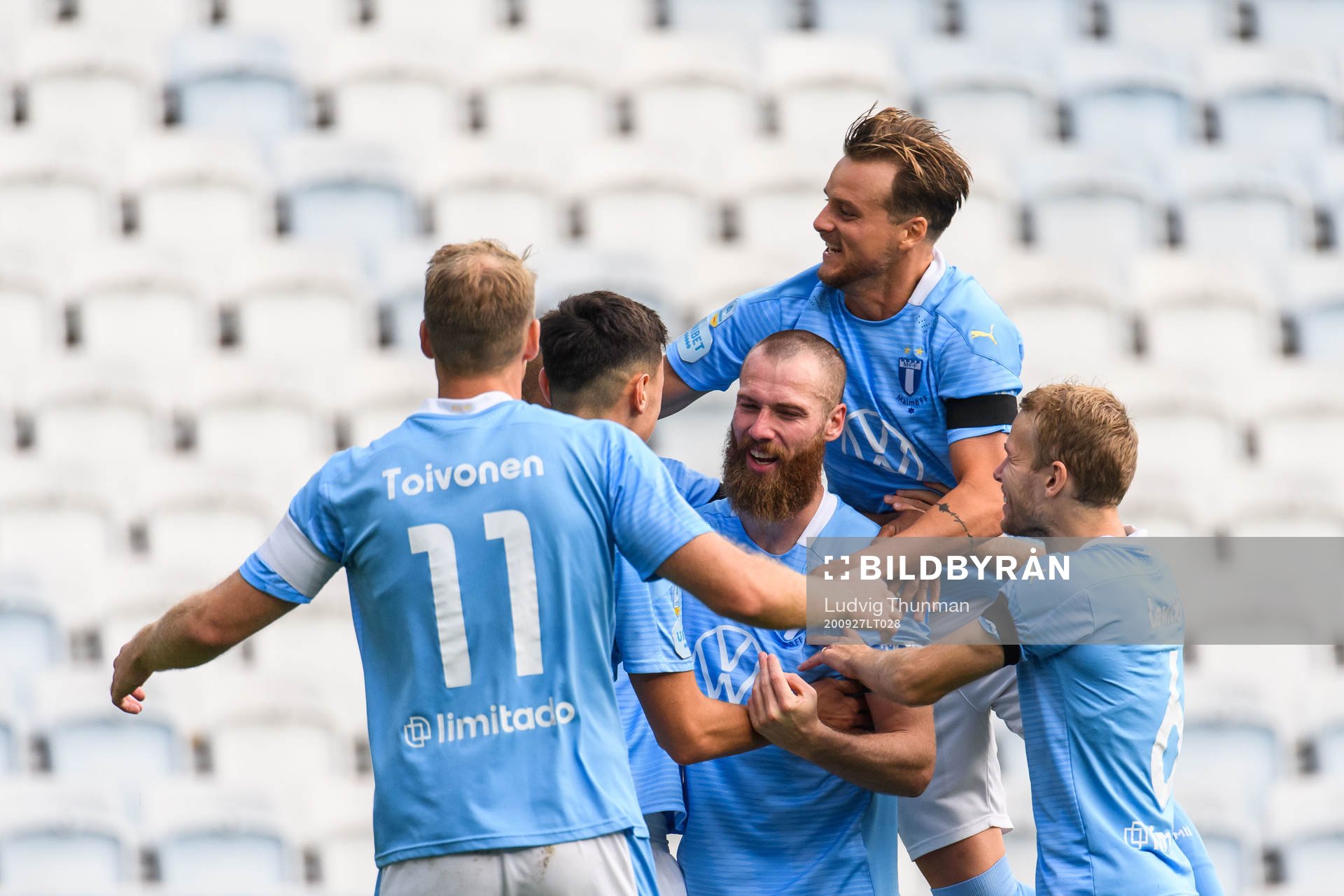 Malmö FFs Eric Larsson jublar med Ola Toivonen, Jo Inge