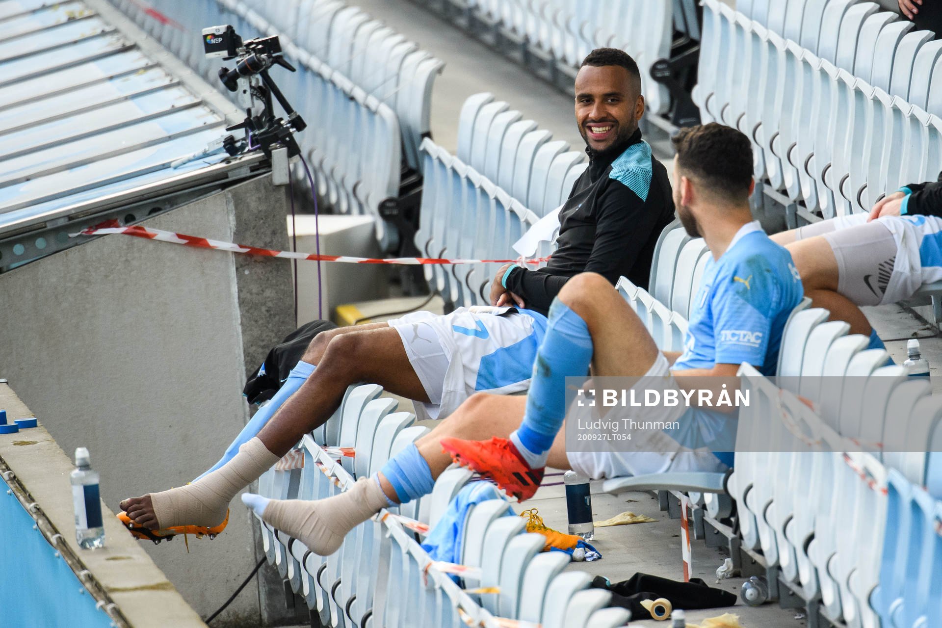 Malmö FFs Isaac Kiese Thelin och Erdal Rakip med lindade