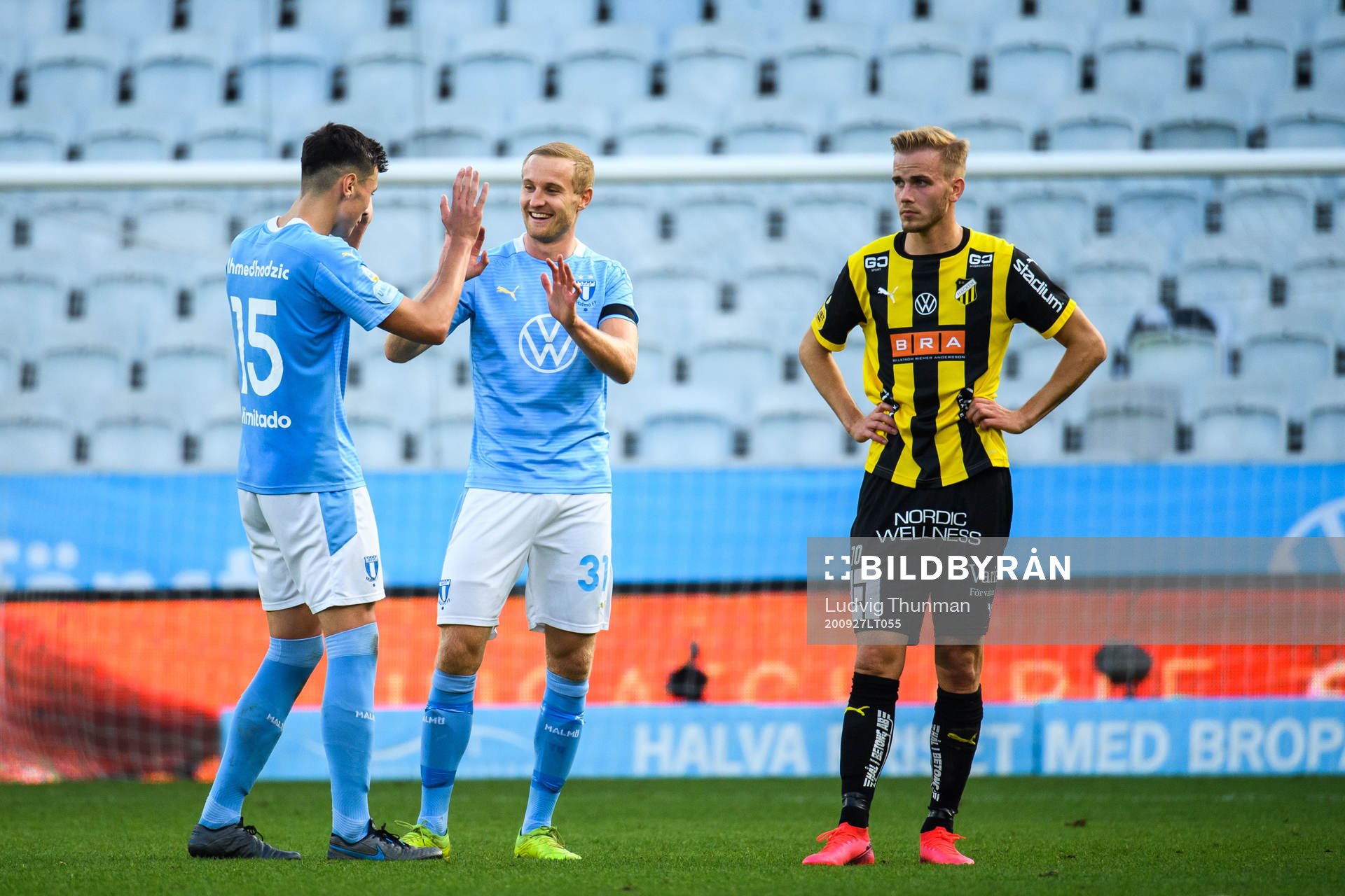 Malmö FFs Anel Ahmedhodzic och Franz Brorsson jublar medan