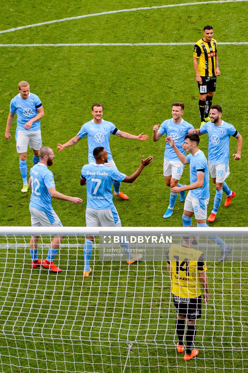 Malmö FFs Isaac Kiese Thelin jublar med lagkamraterna