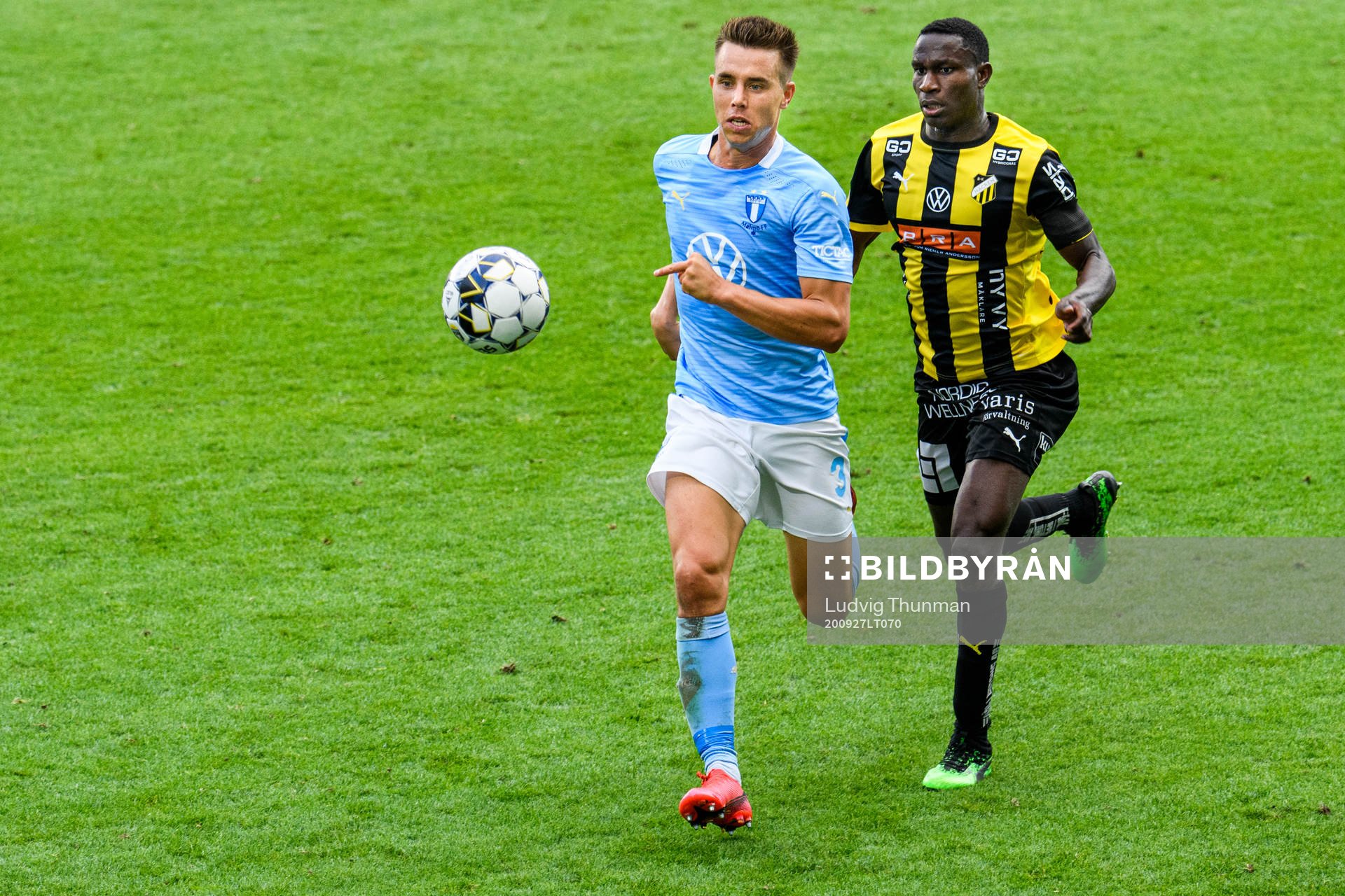 Malmö FFs Jonas Knudsen och Häckens Godswill Ekpolo