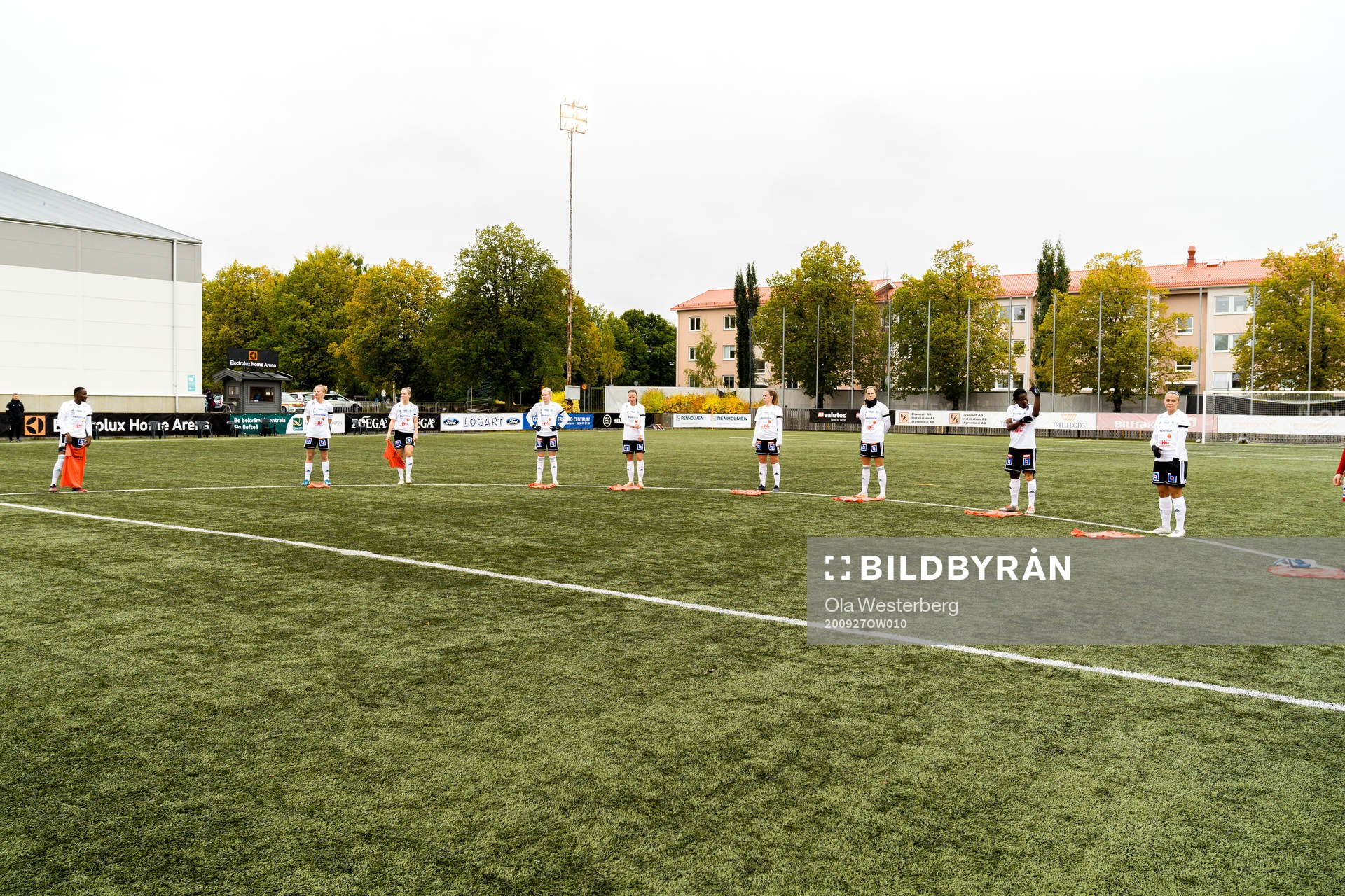 Spelarna i Mallbacken bär sorgeband för bortgångne