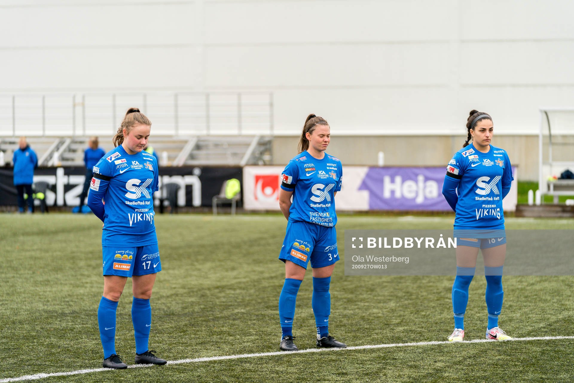 Spelarna i Sunnanå bär sorgeband för bortgångne