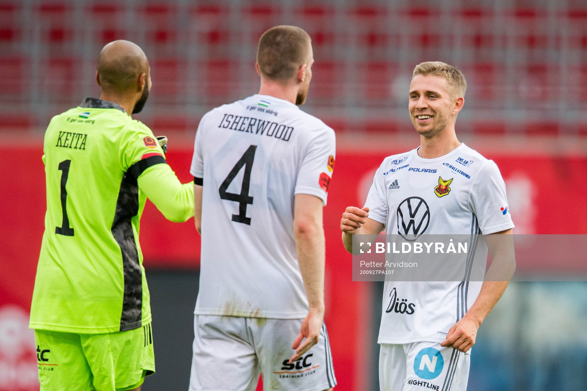 Östersunds Ludvig Fritzson jublar med målvakt Aly Keita