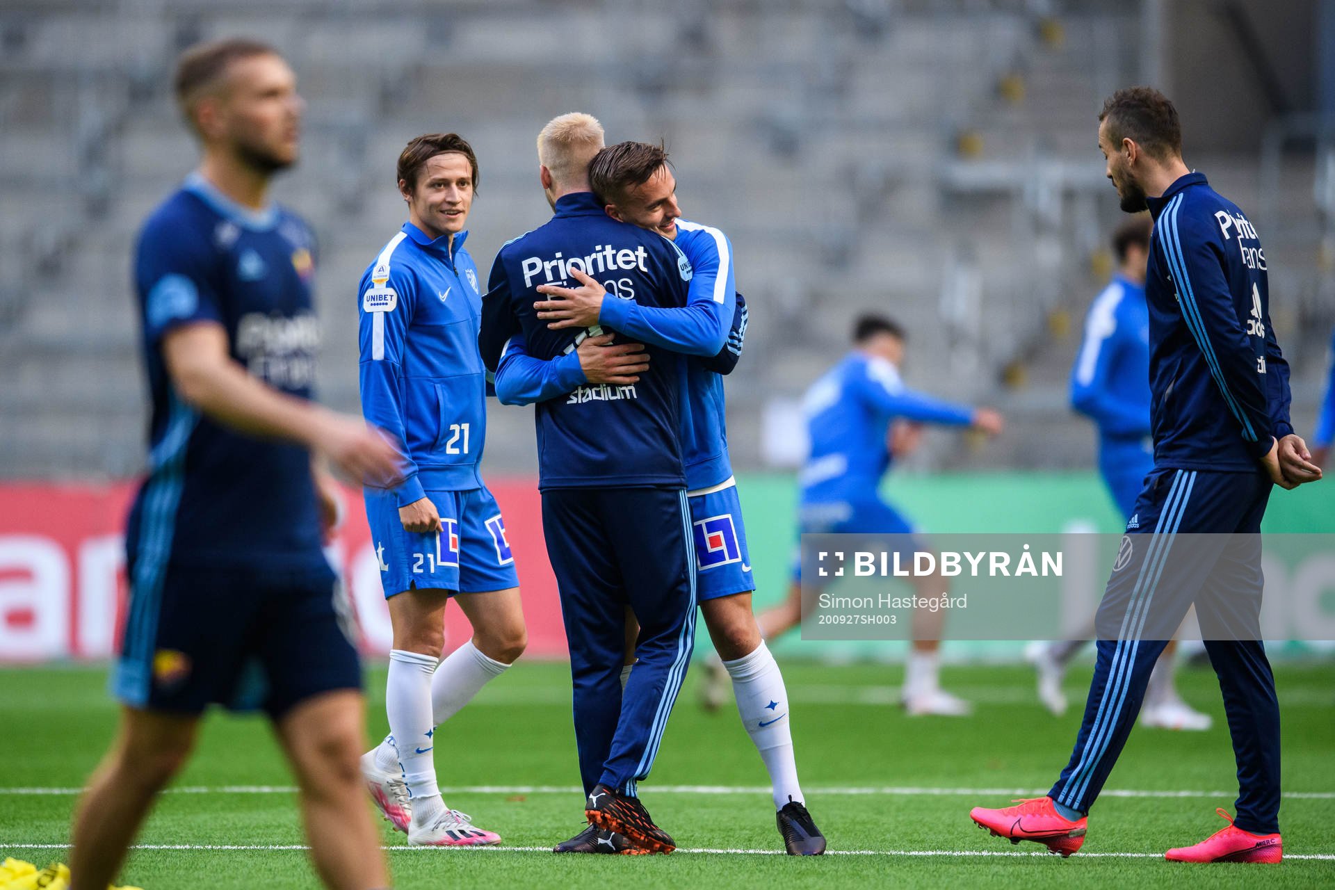 IFK Norrköpings Simon Thern och Henrik Castegren hälsar